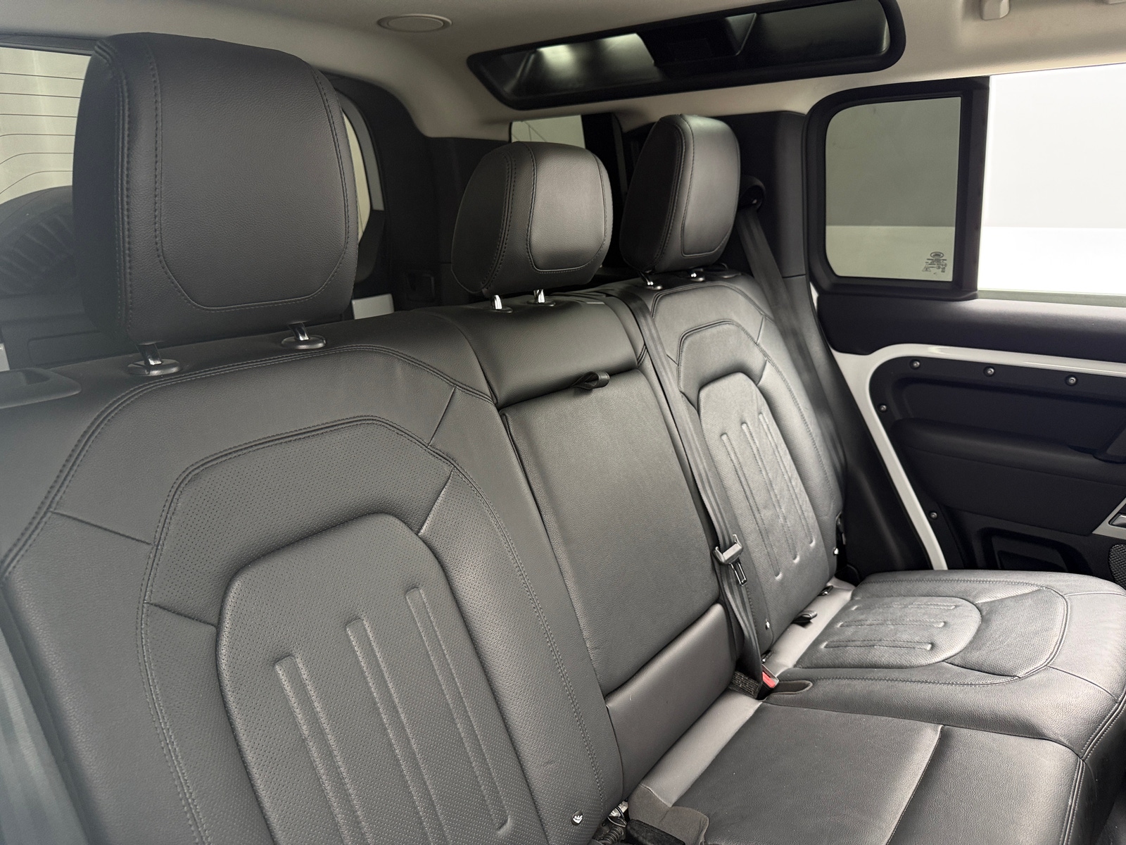 Thumbnail: 2022 Land Rover Defender - 5