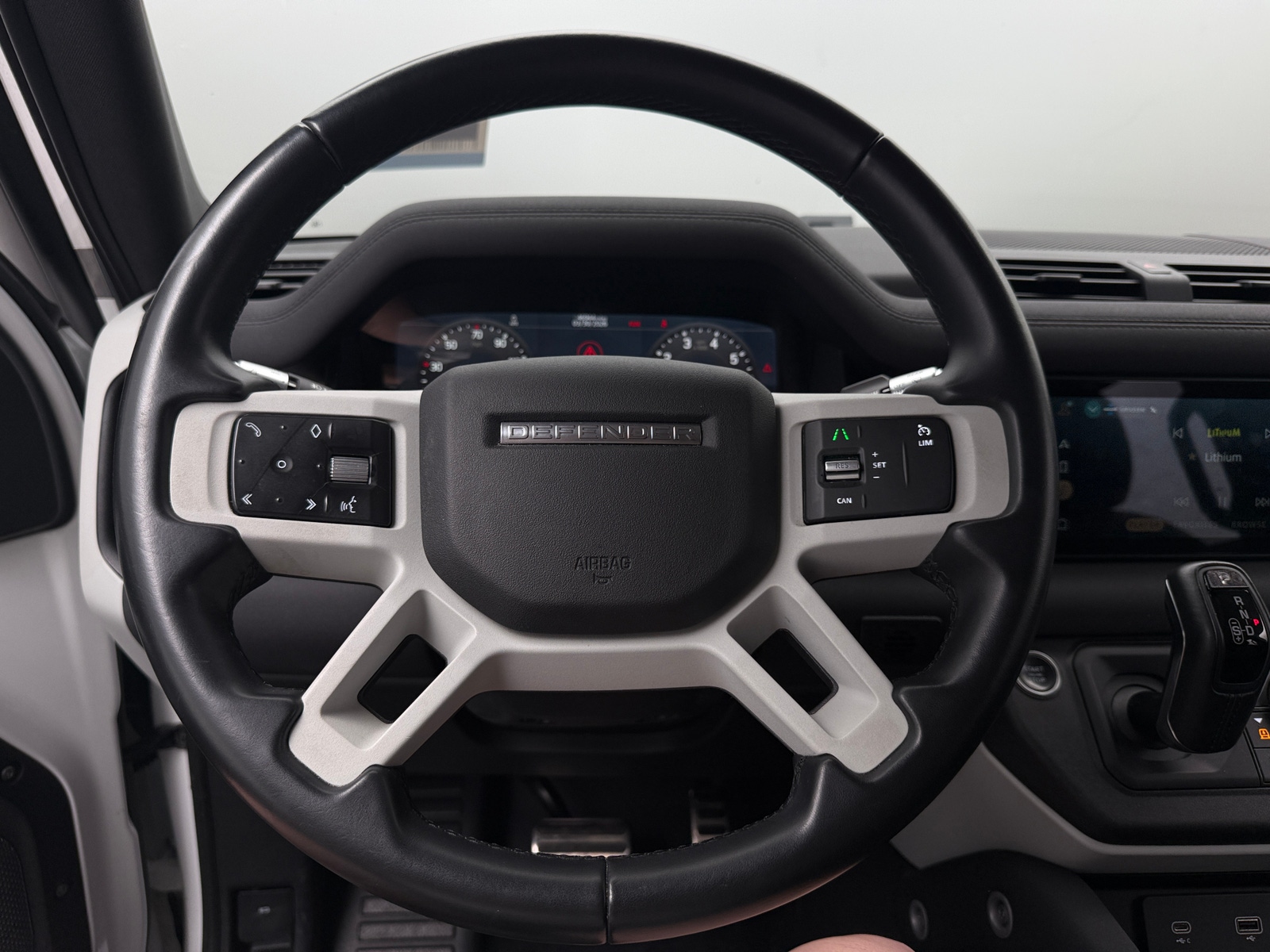 Thumbnail: 2022 Land Rover Defender - 4