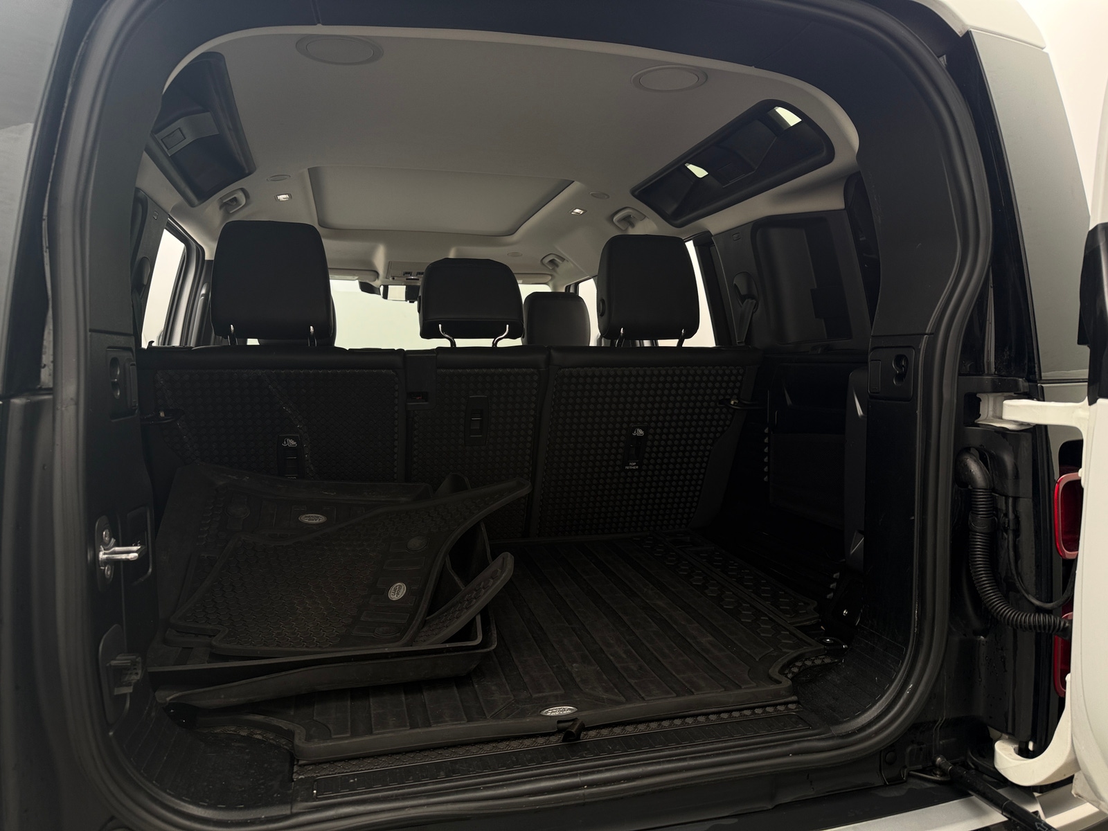 Thumbnail: 2022 Land Rover Defender - 6