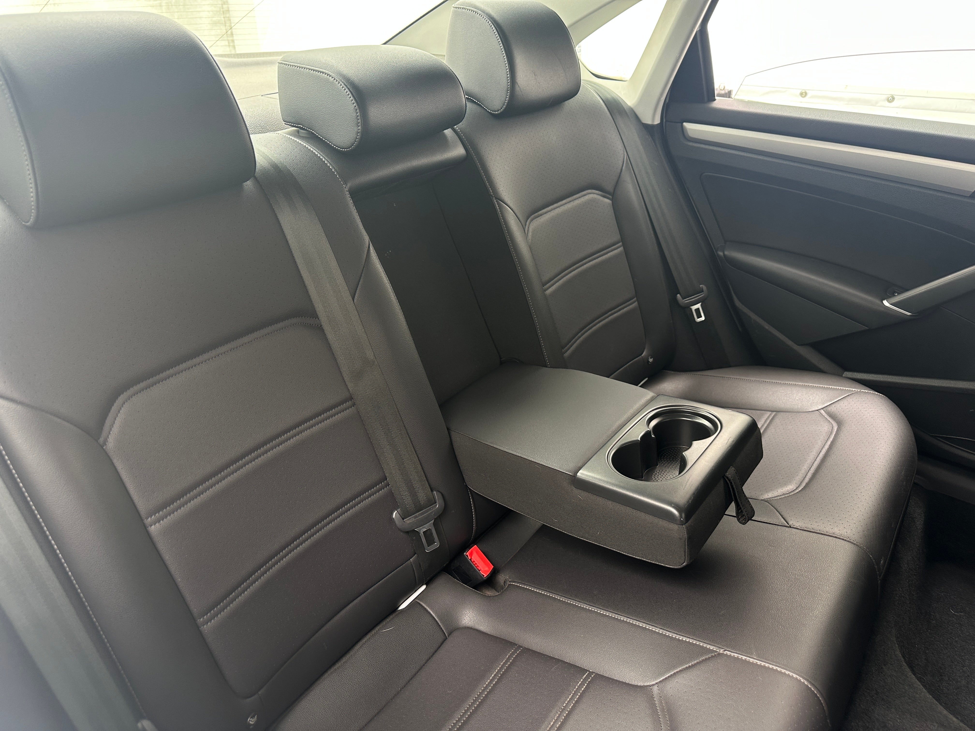 2020 Volkswagen Passat - Image 1