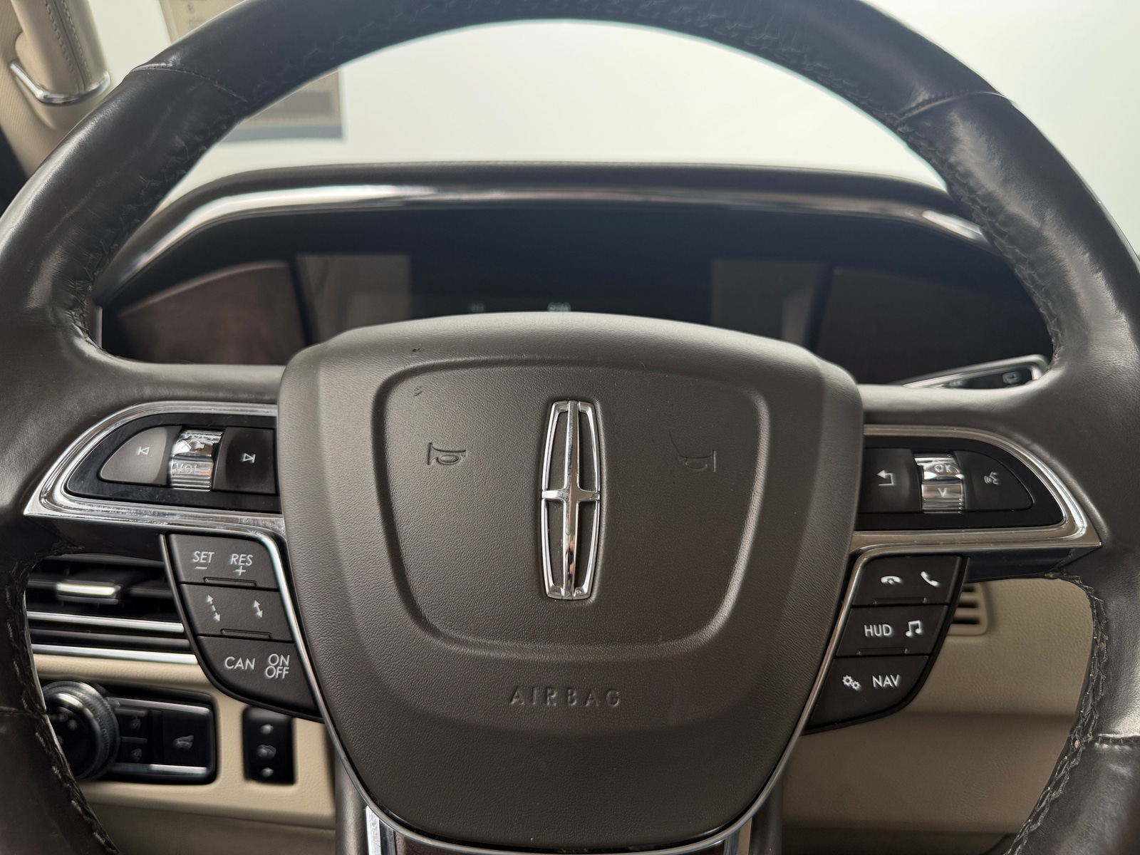 Thumbnail: 2019 Lincoln Navigator L - 4