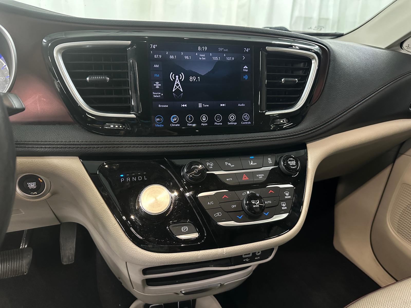 Thumbnail: 2020 Chrysler Pacifica - 3