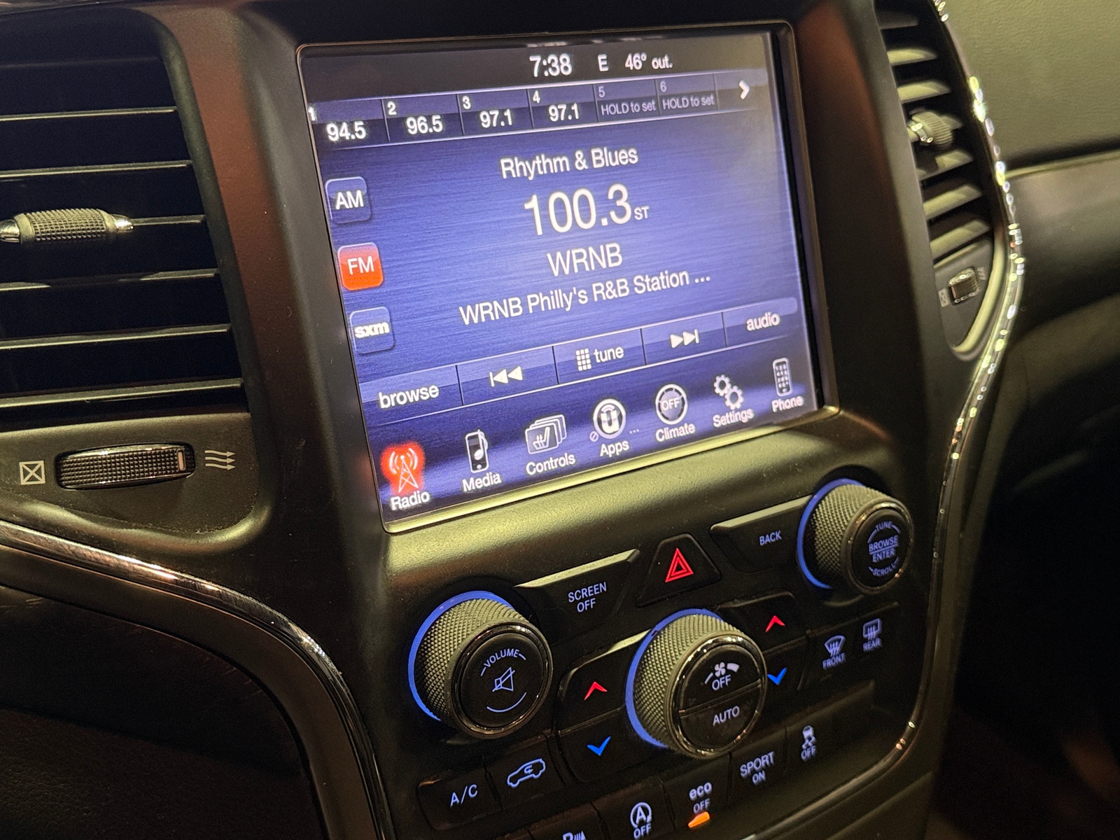 Thumbnail: 2017 Jeep Grand Cherokee - 3