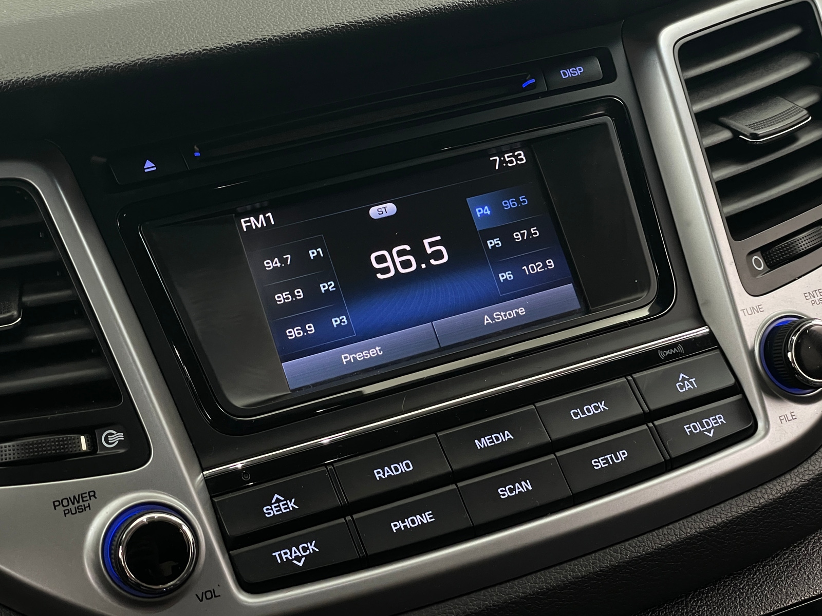 Thumbnail: 2017 Hyundai Tucson - 4