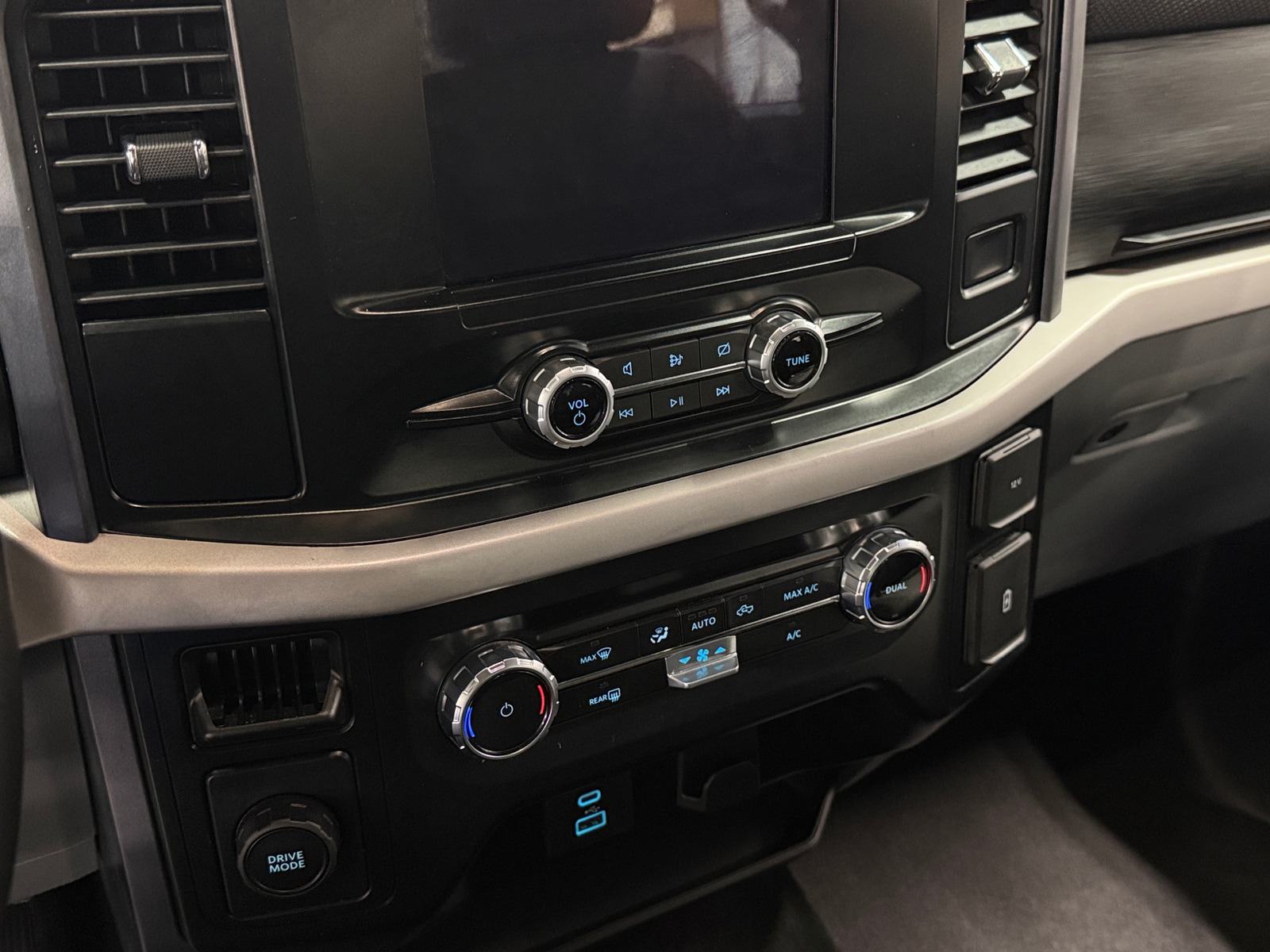 Thumbnail: 2023 Ford Econoline - 4