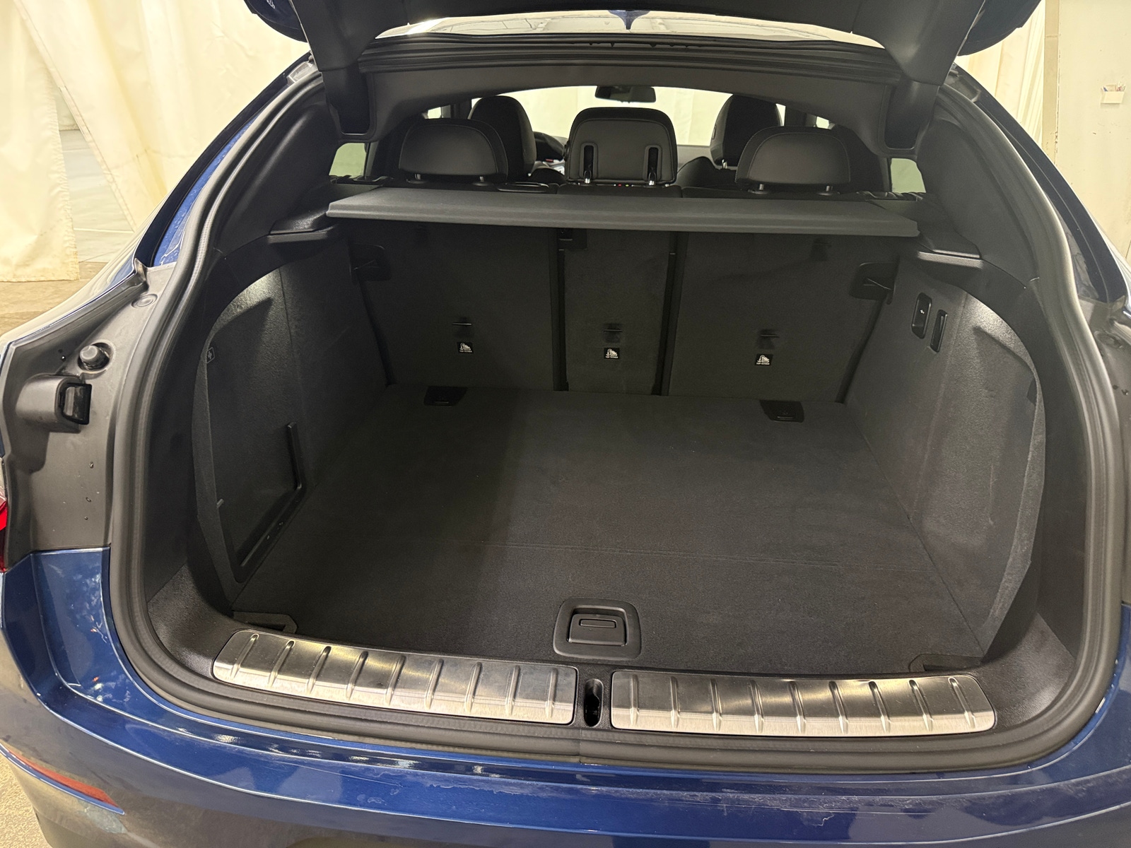 Thumbnail: 2025 BMW X4 - 6