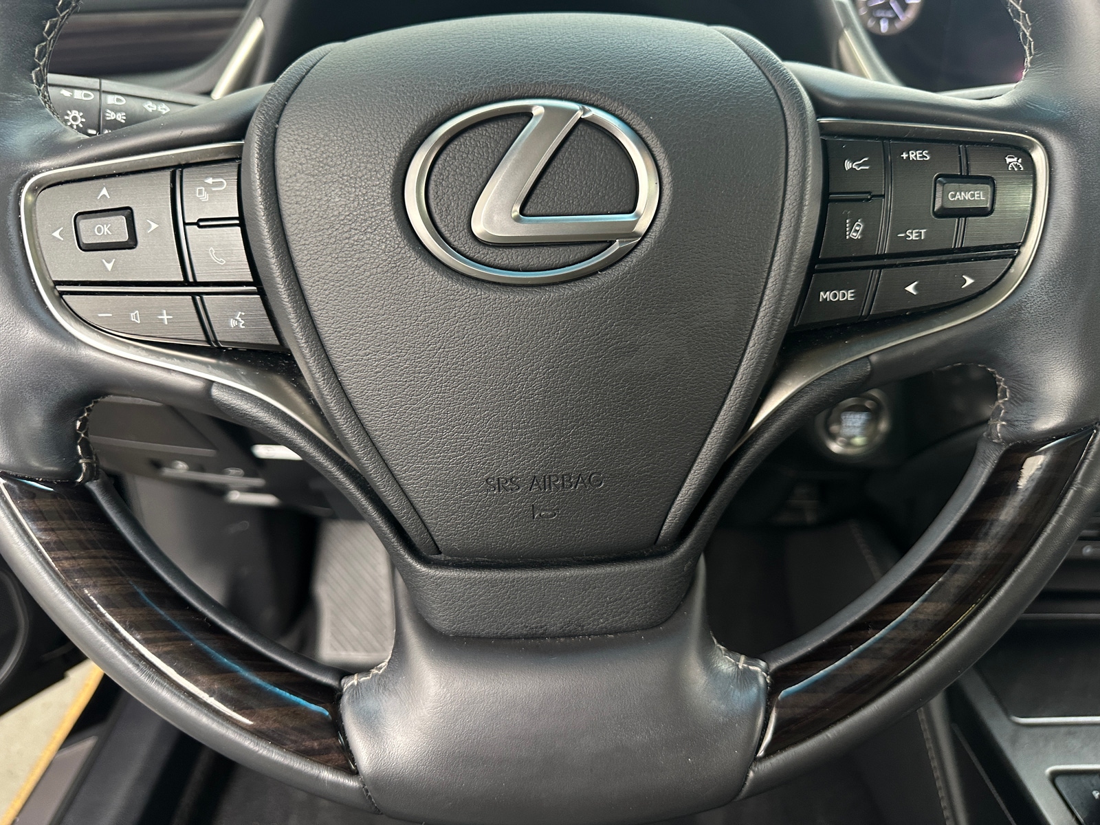 Thumbnail: 2021 Lexus ES - 4
