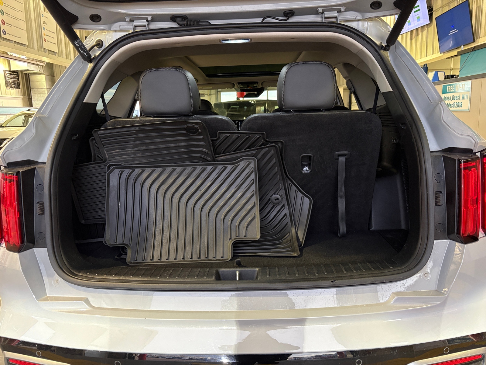 Thumbnail: 2023 Kia Sorento - 6