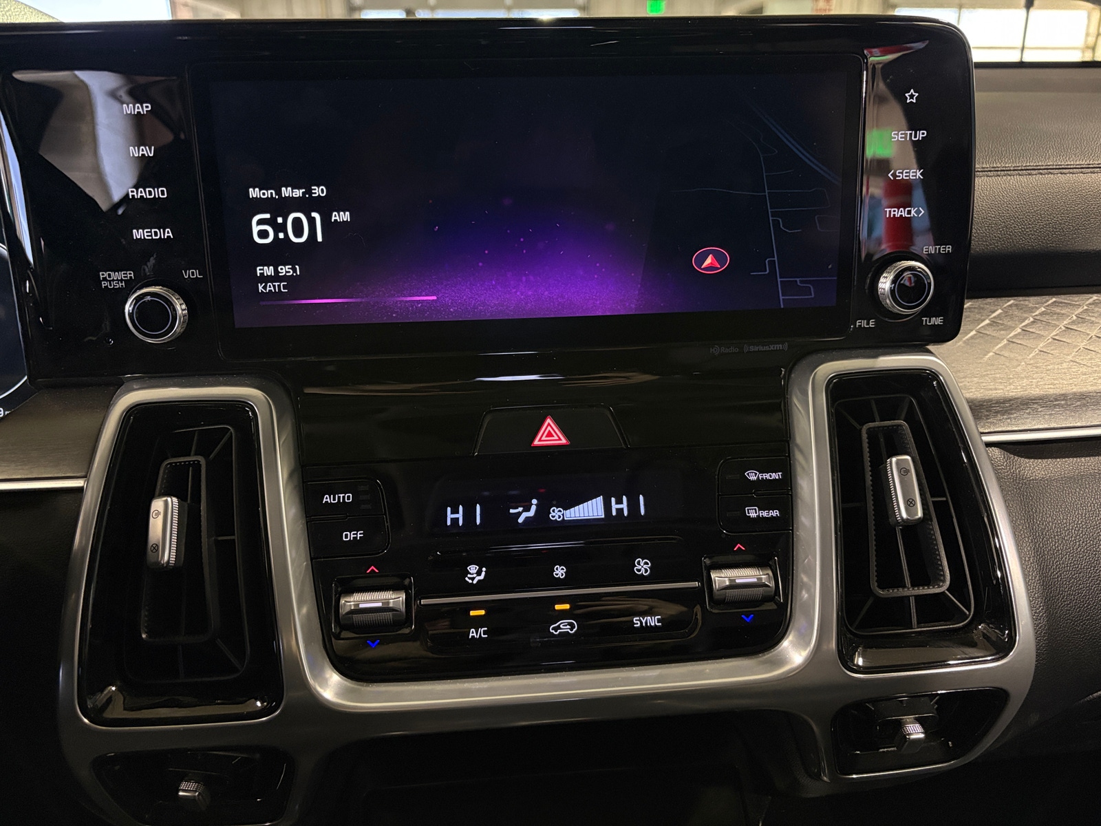 Thumbnail: 2023 Kia Sorento - 3