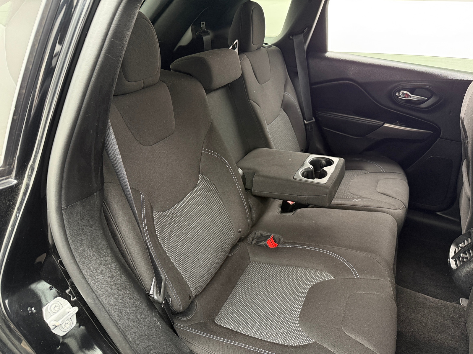 Thumbnail: 2019 Jeep Cherokee - 6