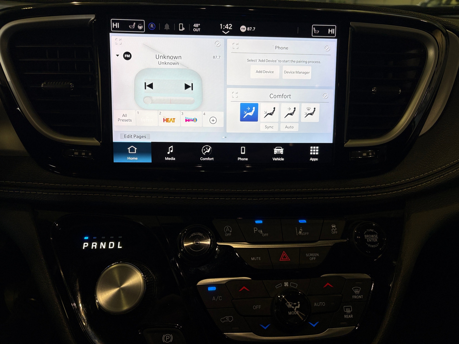 Thumbnail: 2024 Chrysler Pacifica - 4