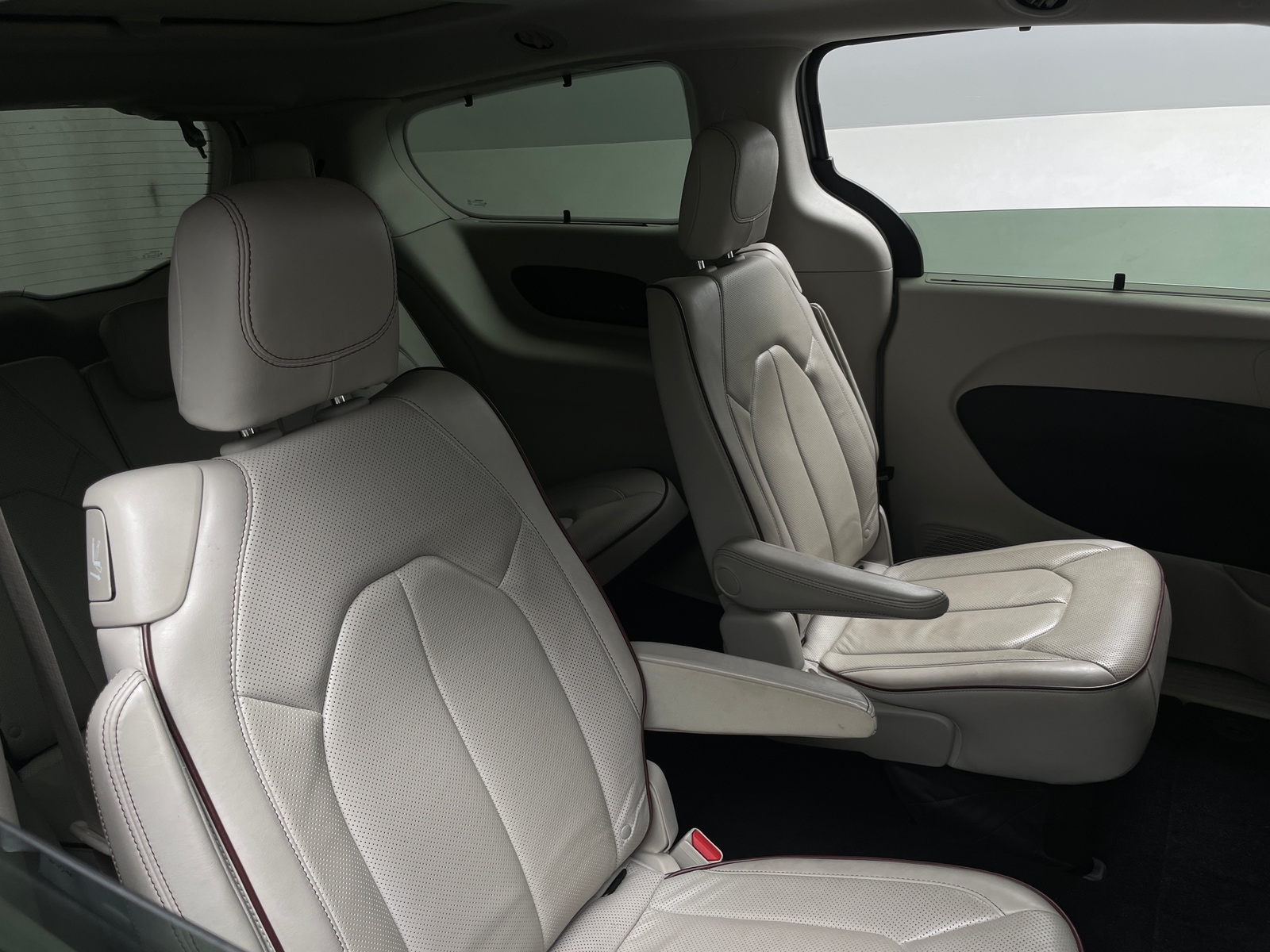 Thumbnail: 2019 Chrysler Pacifica - 5