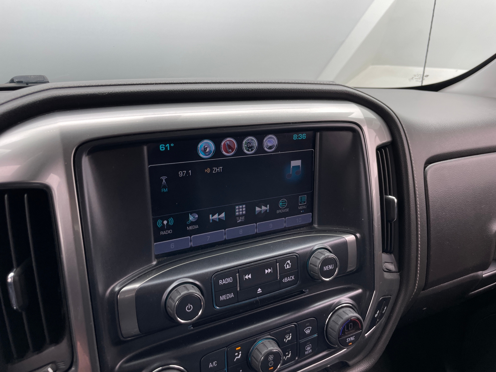 Thumbnail: 2017 Chevrolet Silverado 1500 - 3