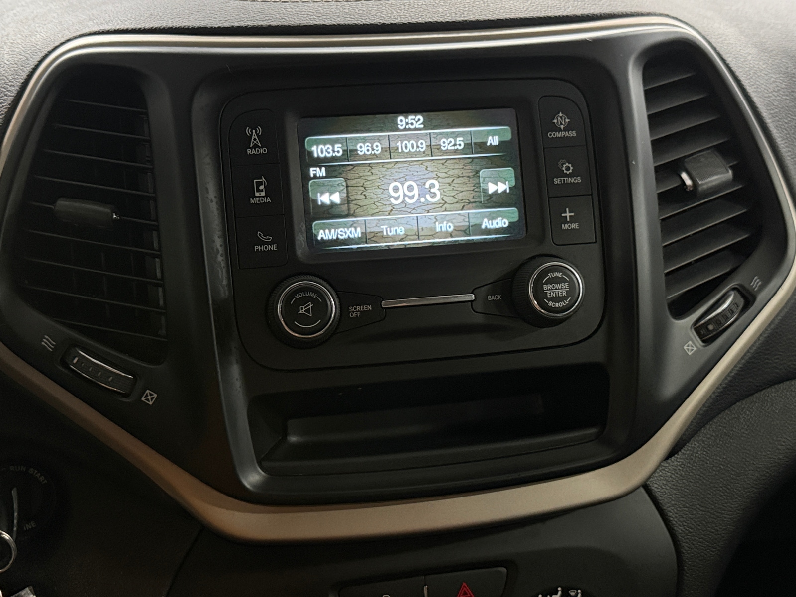 Thumbnail: 2017 Jeep Cherokee - 4