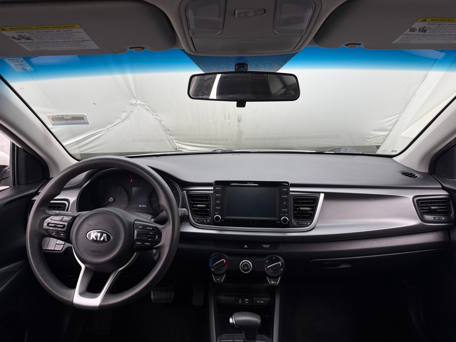 Thumbnail: 2019 Kia Rio - 3