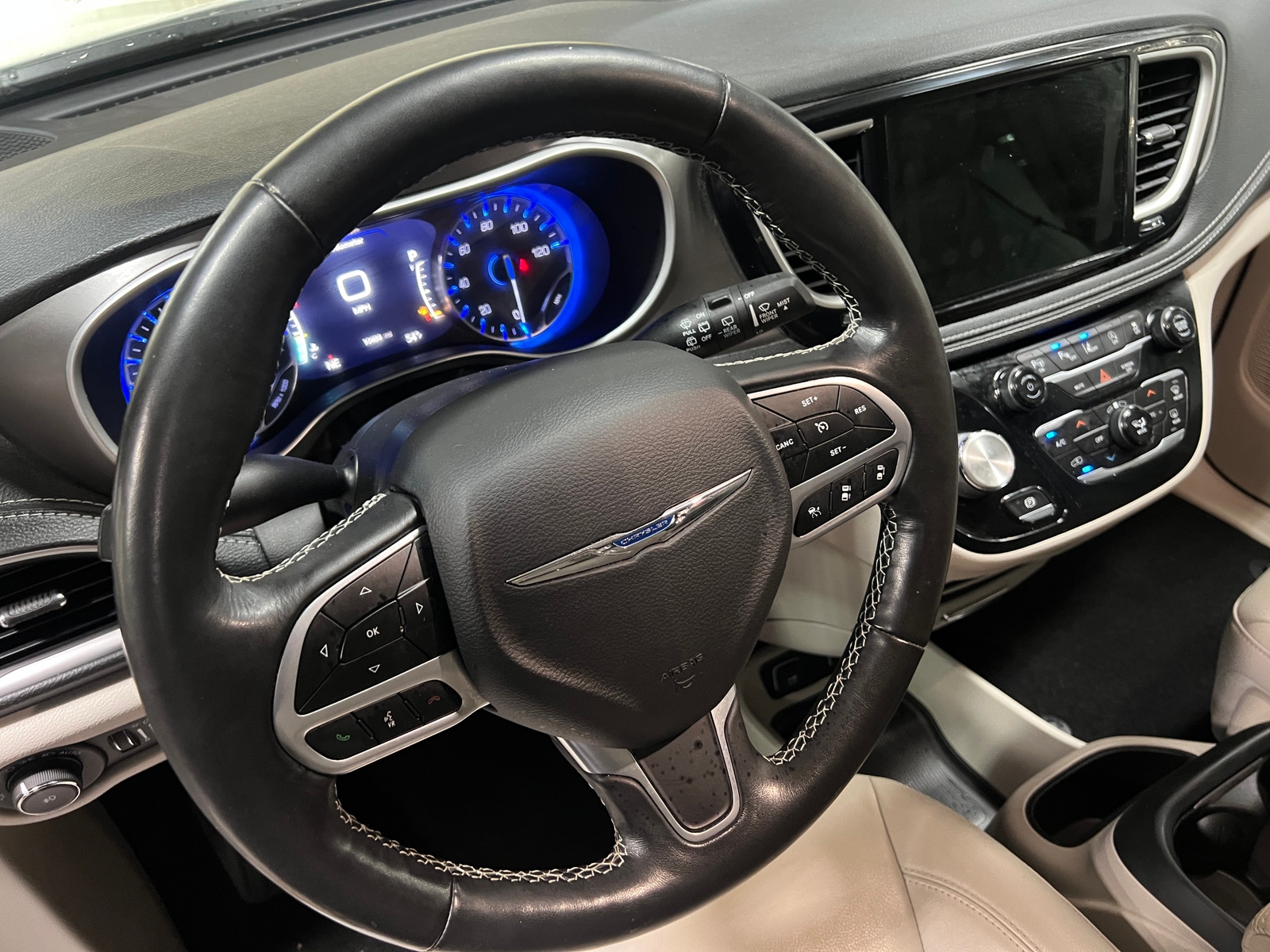 Thumbnail: 2021 Chrysler Pacifica - 4