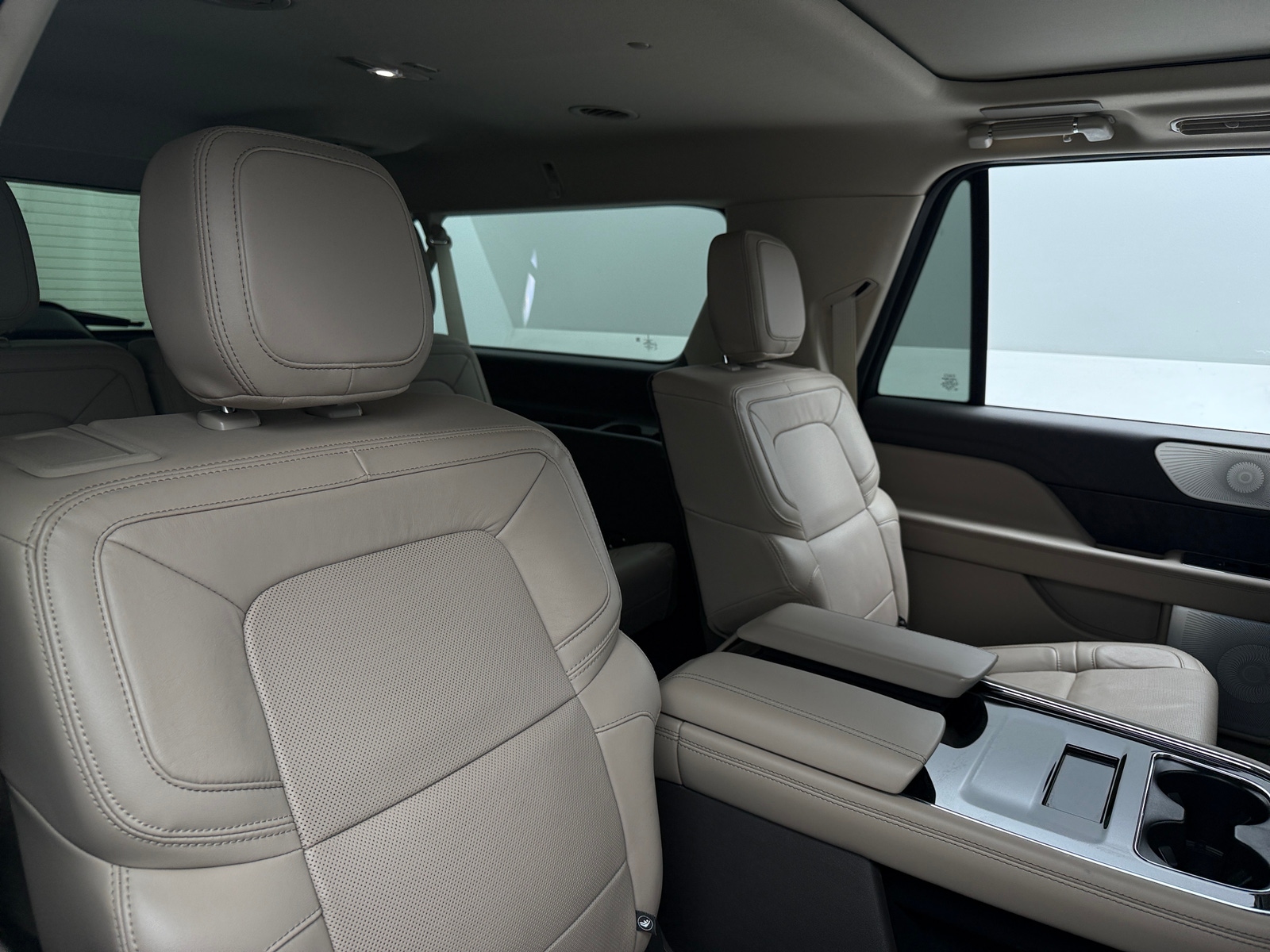 Thumbnail: 2022 Lincoln Navigator L - 5