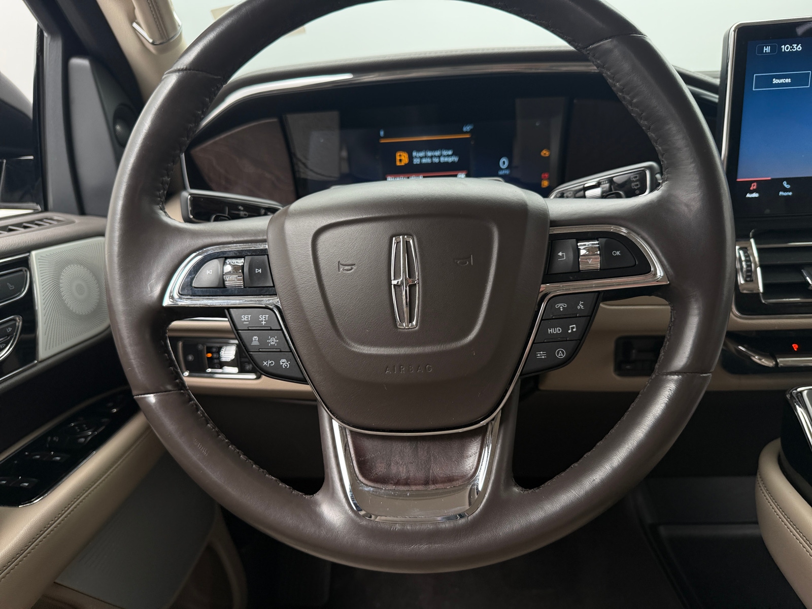 Thumbnail: 2022 Lincoln Navigator L - 4