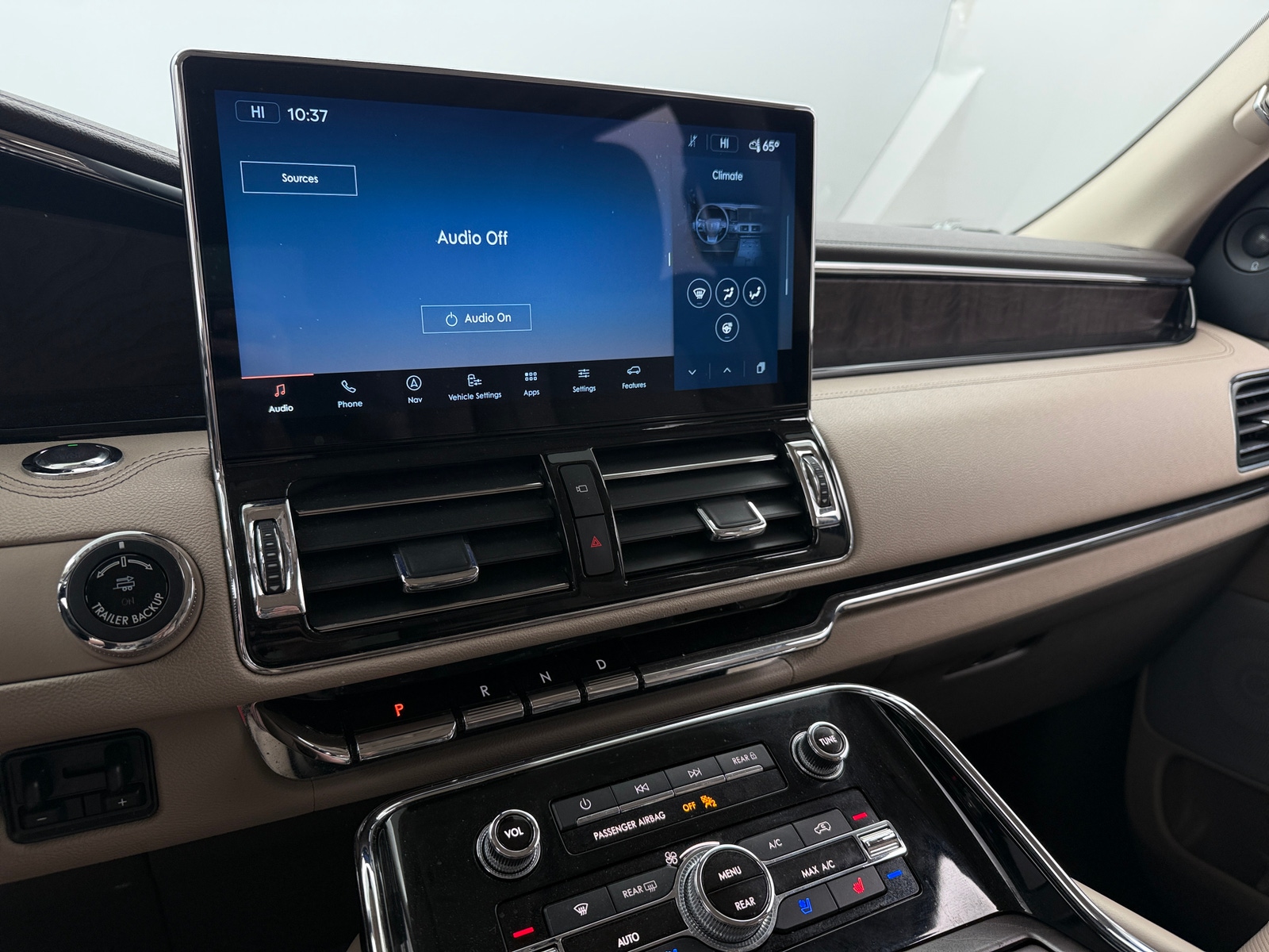 Thumbnail: 2022 Lincoln Navigator L - 3