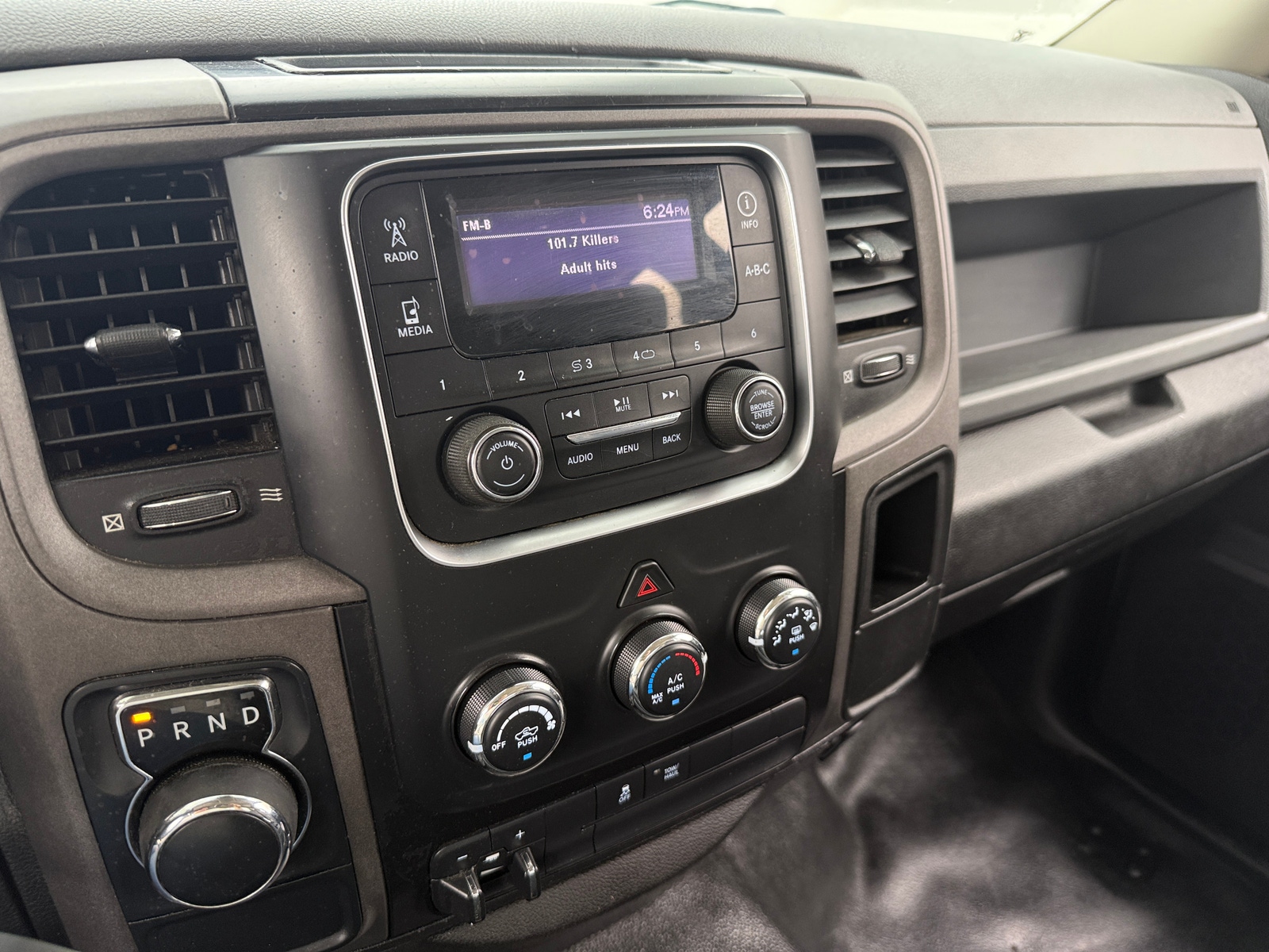 Thumbnail: 2019 RAM 1500 Classic - 4