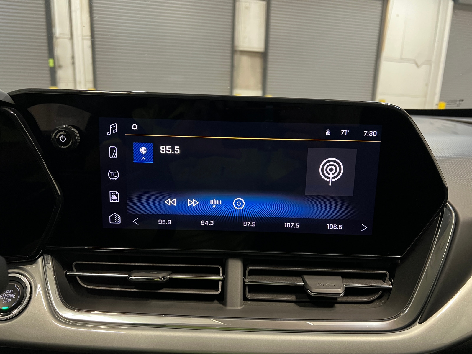 Thumbnail: 2025 Chevrolet Trax - 4