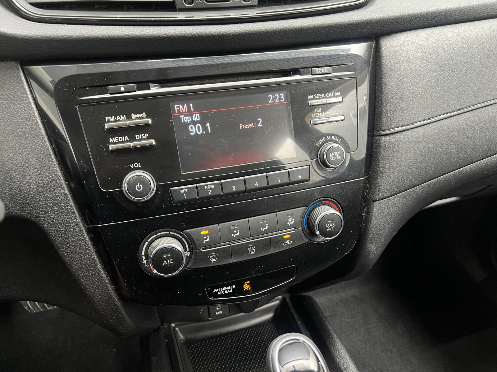 Thumbnail: 2017 Nissan Rogue - 4