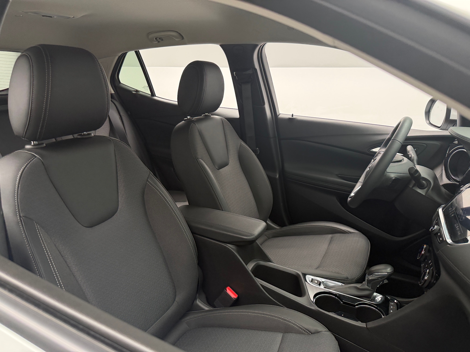 Thumbnail: 2022 Buick Encore GX - 2