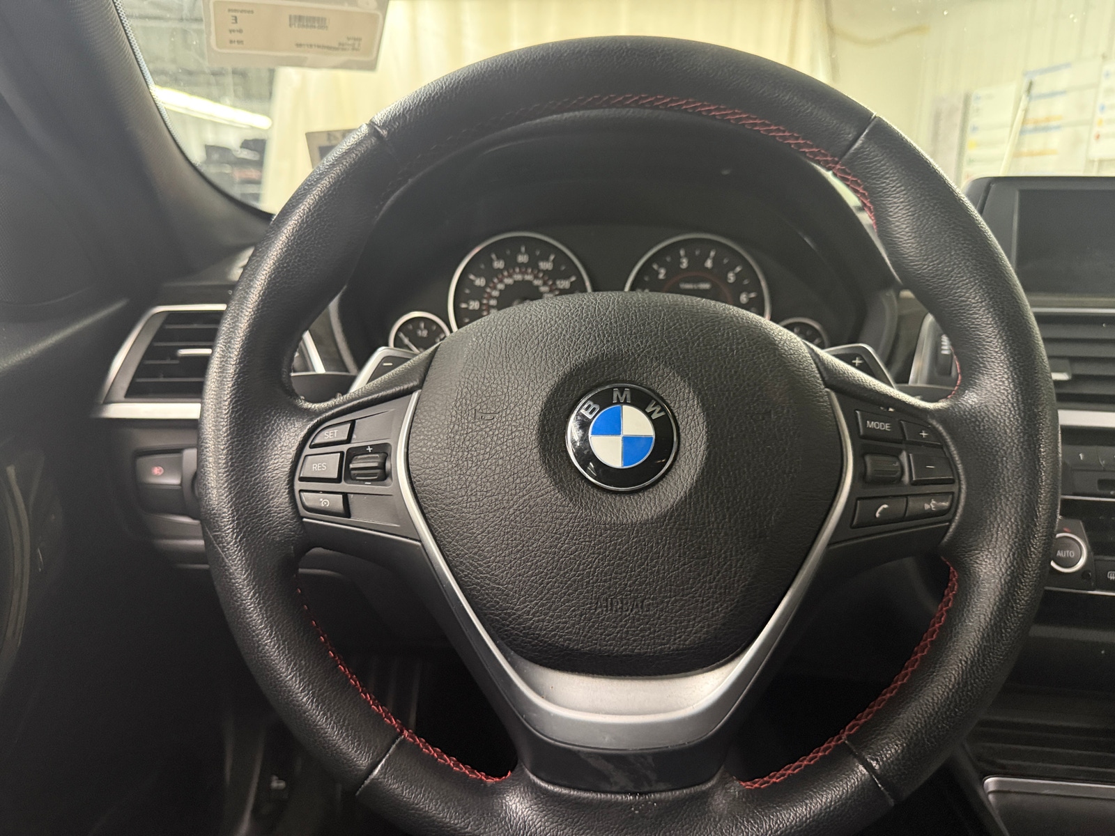 Thumbnail: 2016 BMW 3 Series - 4