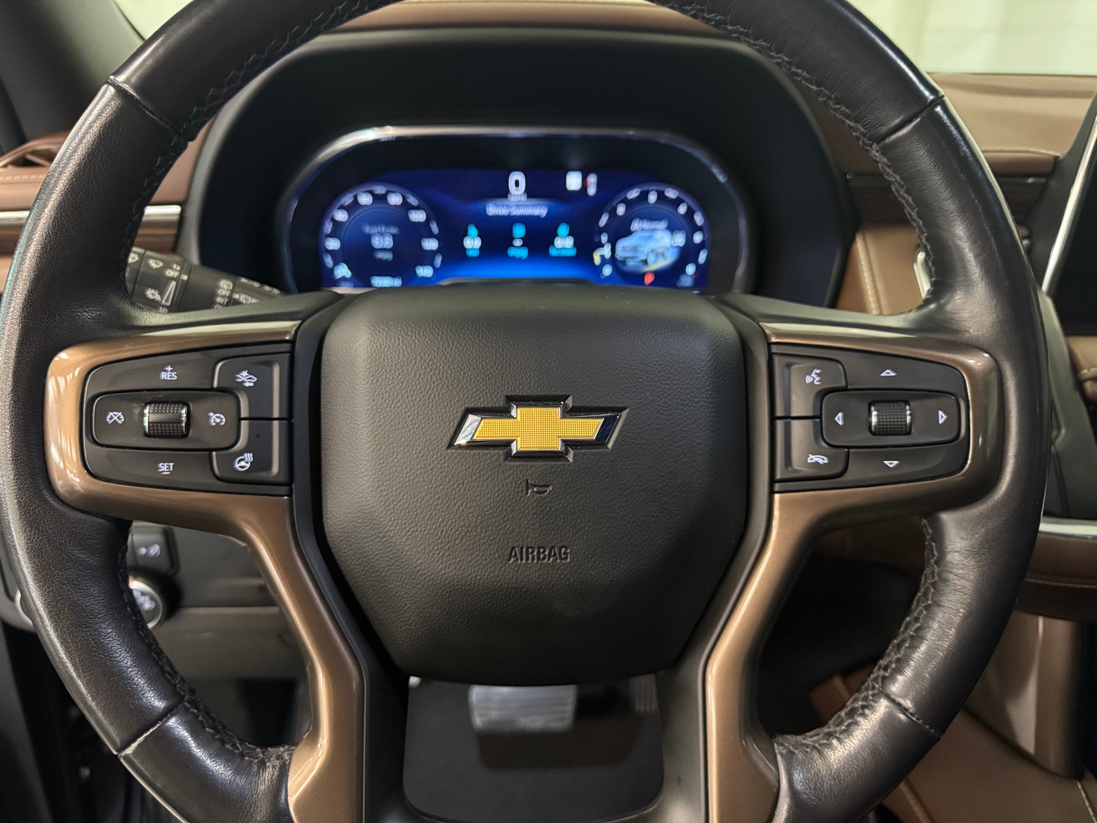 Thumbnail: 2022 Chevrolet Tahoe - 4
