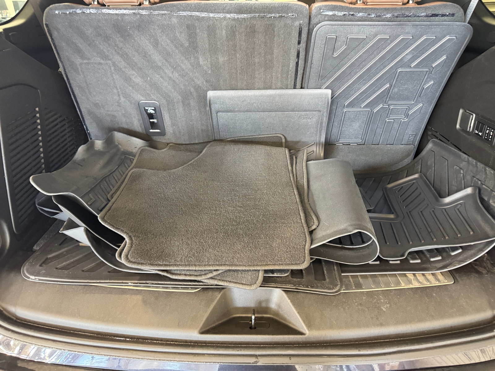 Thumbnail: 2022 Chevrolet Tahoe - 6