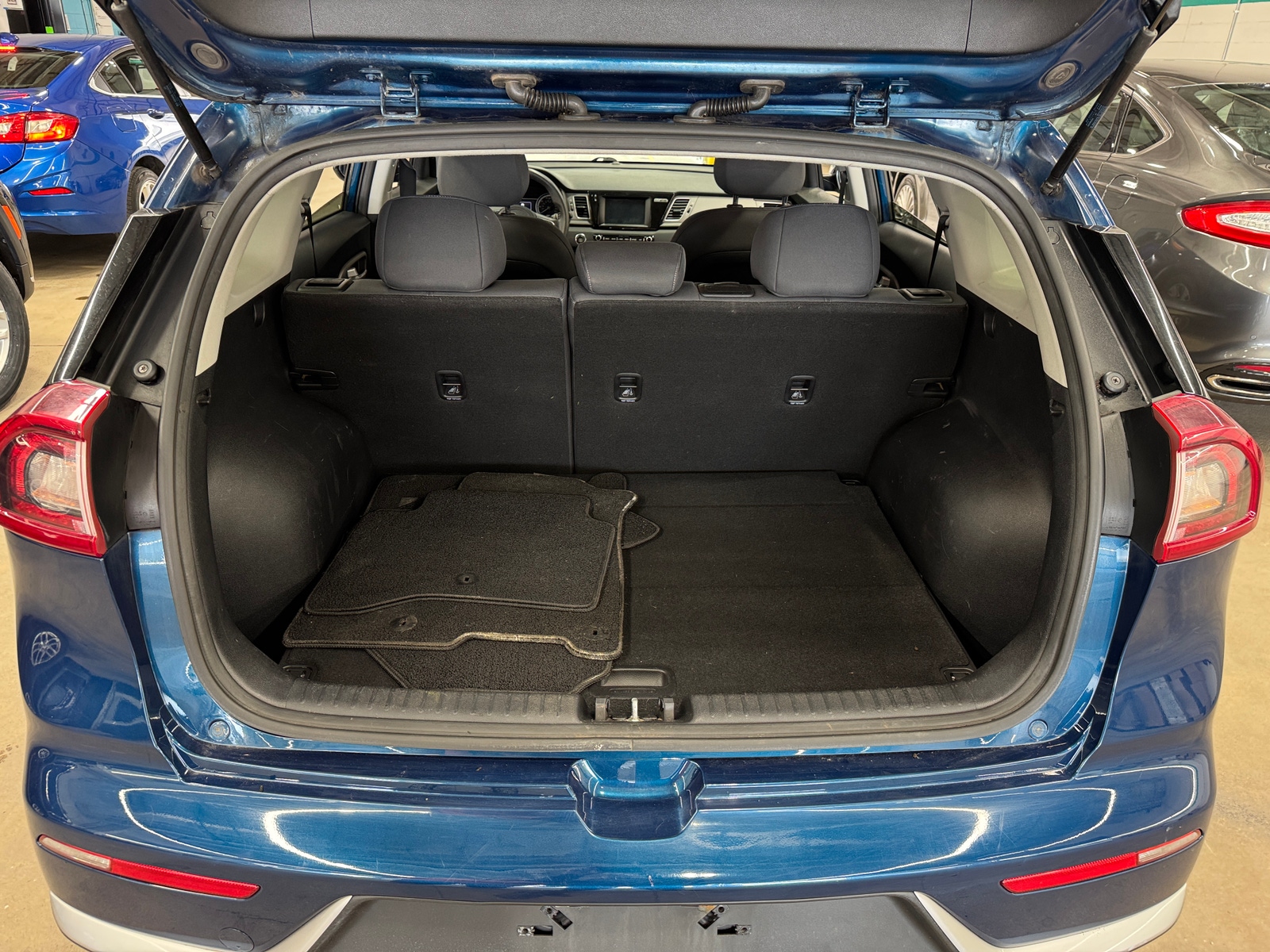 Thumbnail: 2019 Kia Niro - 7