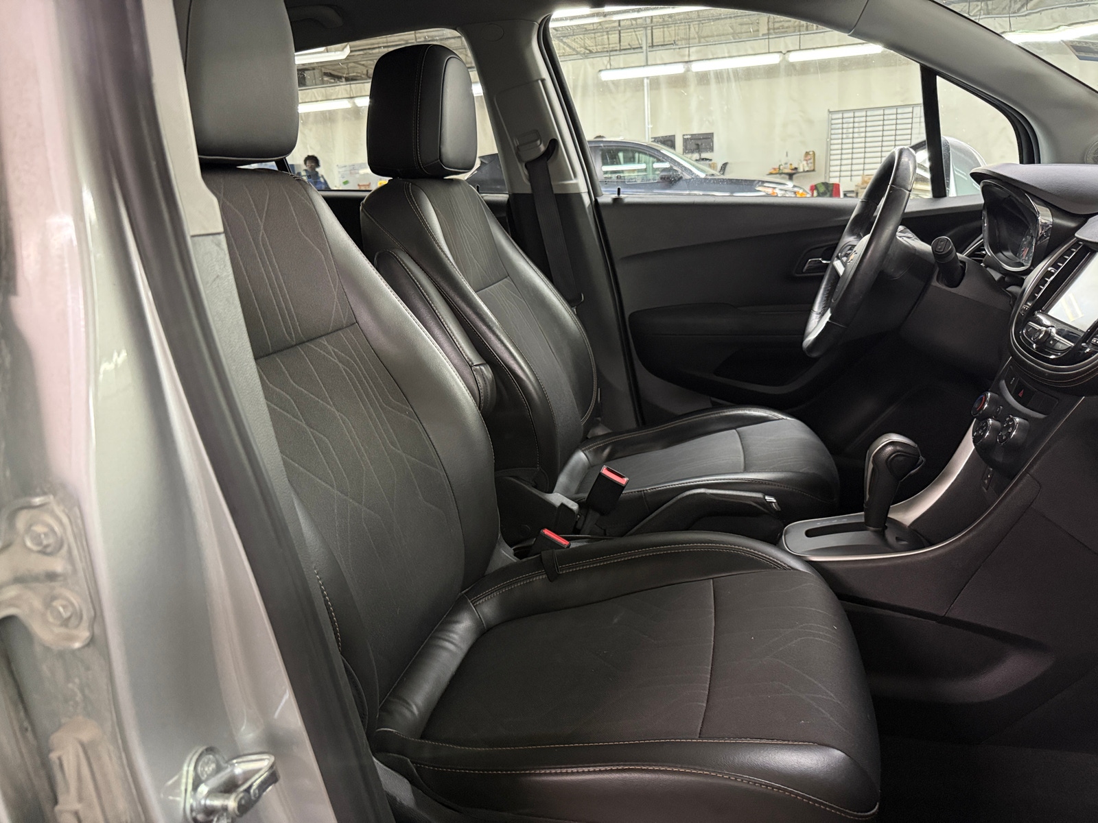 Thumbnail: 2017 Chevrolet Trax - 2