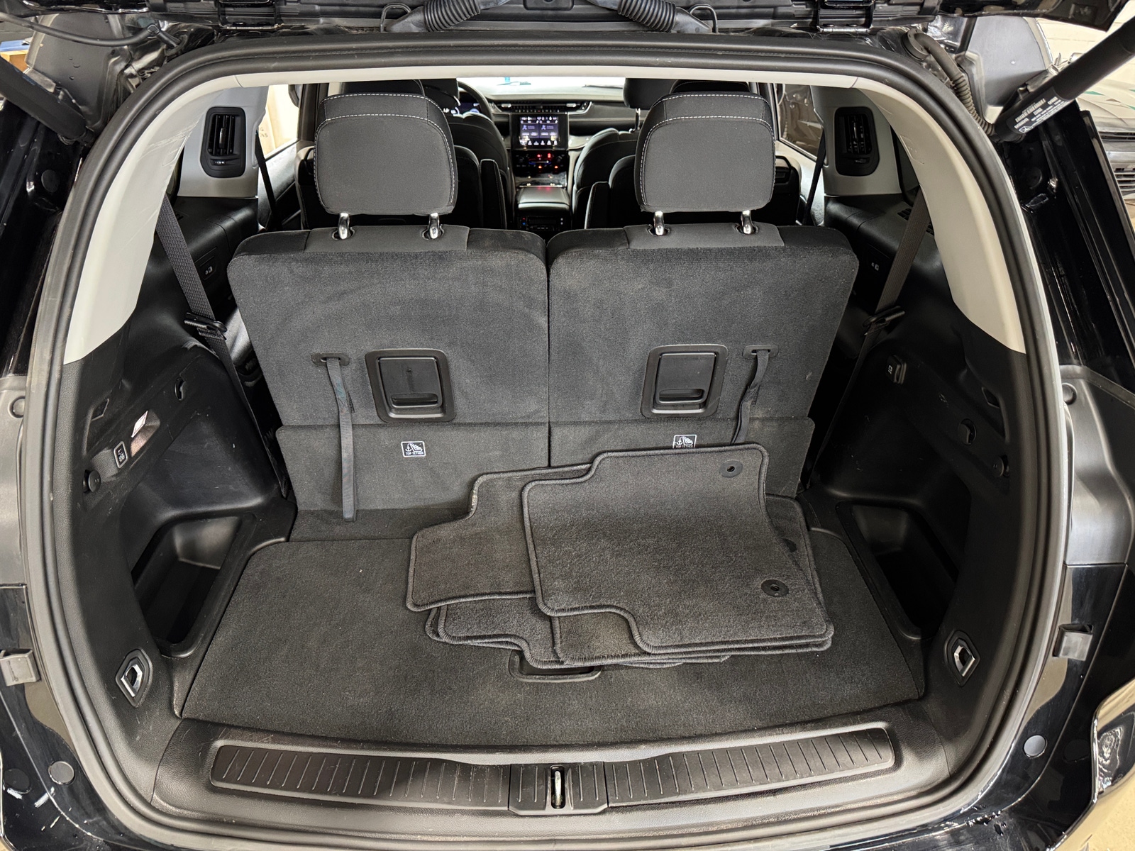 Thumbnail: 2023 Jeep Grand Cherokee L - 7