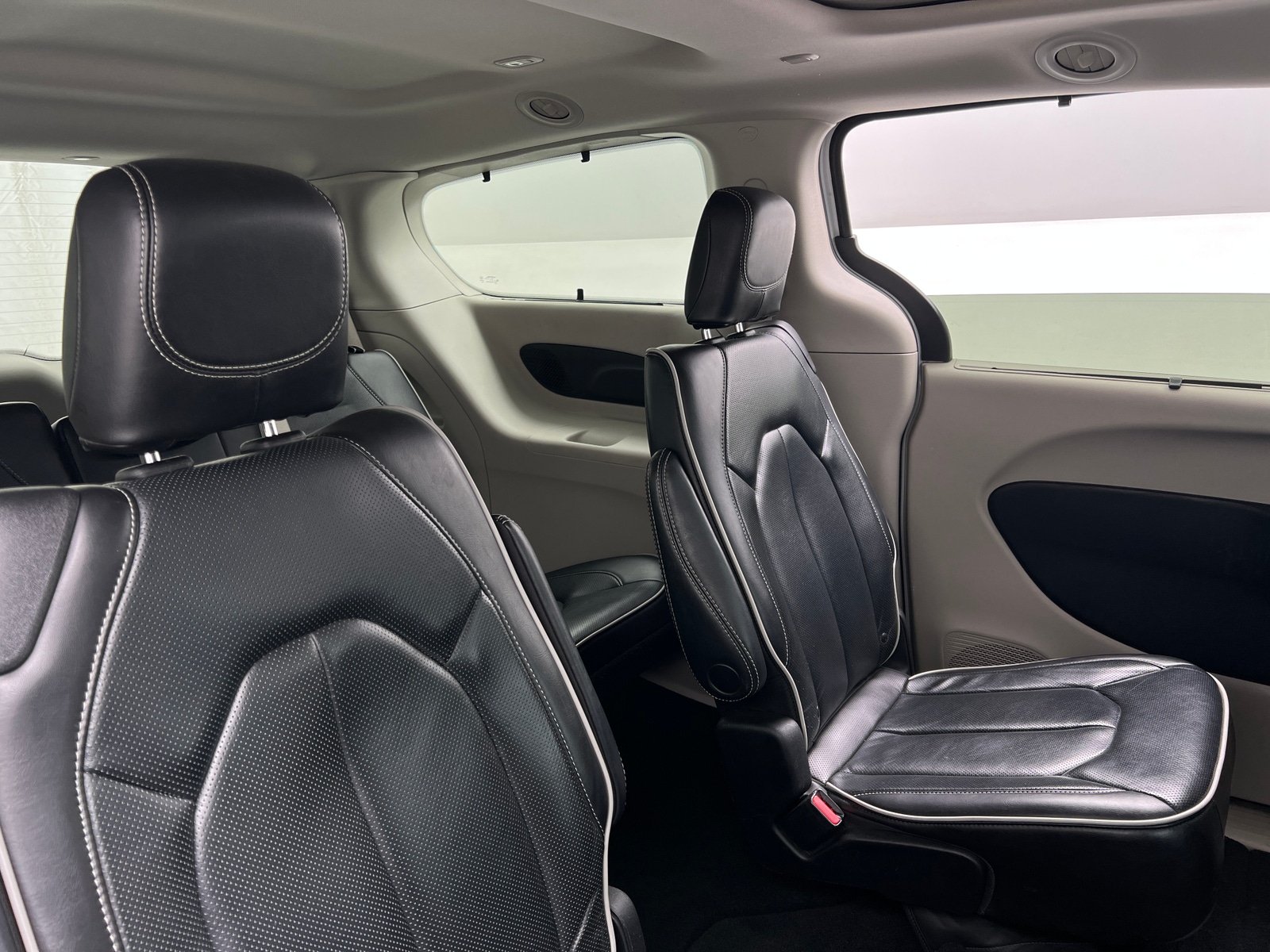 Thumbnail: 2023 Chrysler Pacifica - 5