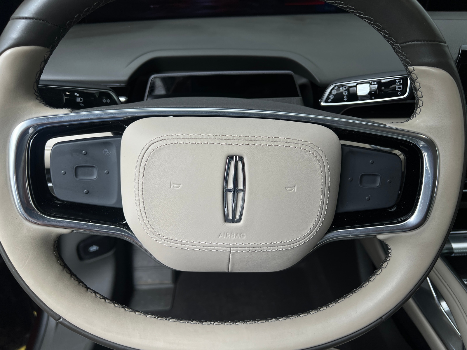 Thumbnail: 2025 Lincoln Nautilus - 4