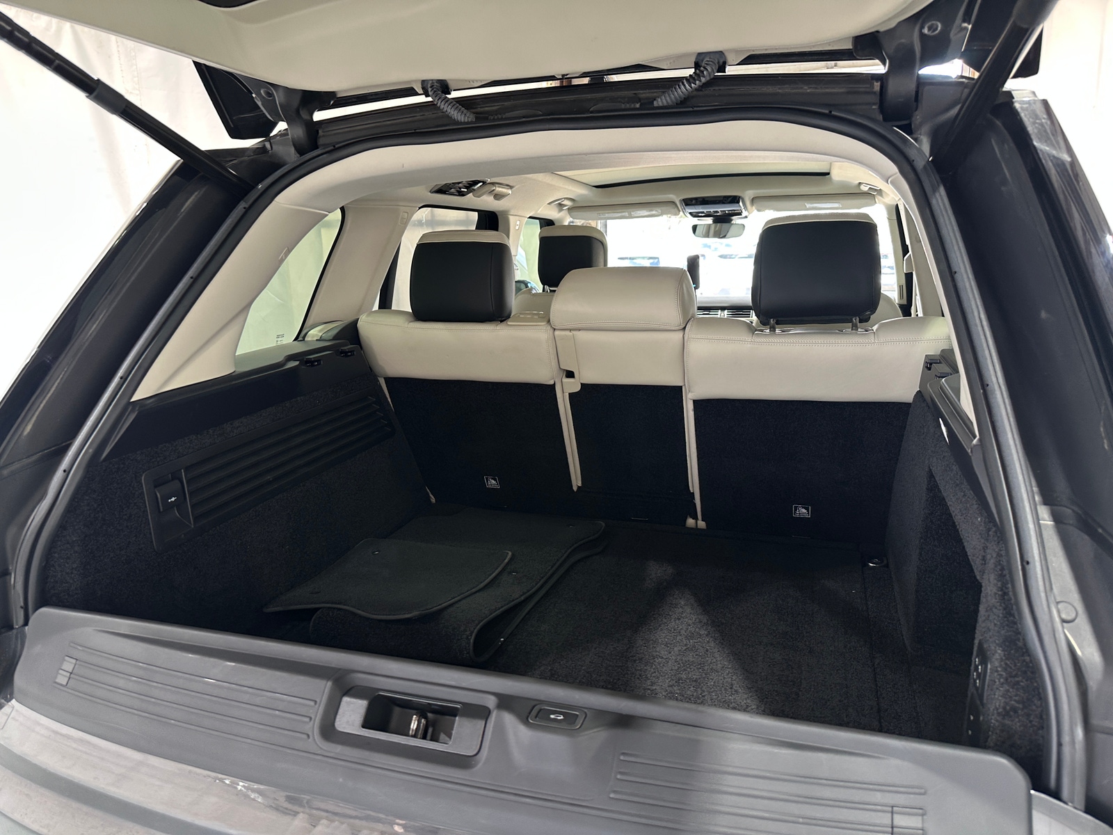 Thumbnail: 2018 Land Rover Range Rover - 6