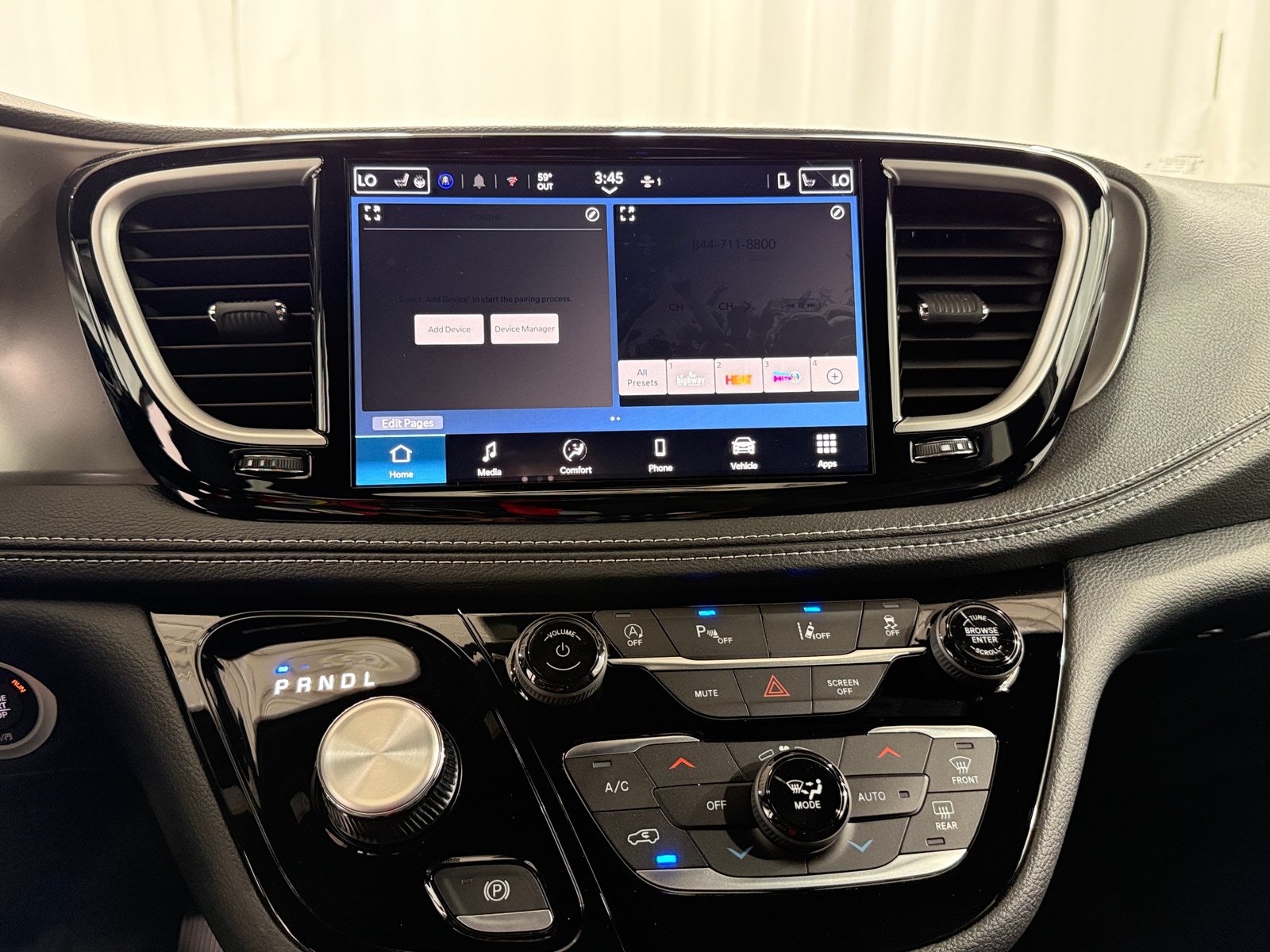 Thumbnail: 2026 Chrysler Pacifica - 3