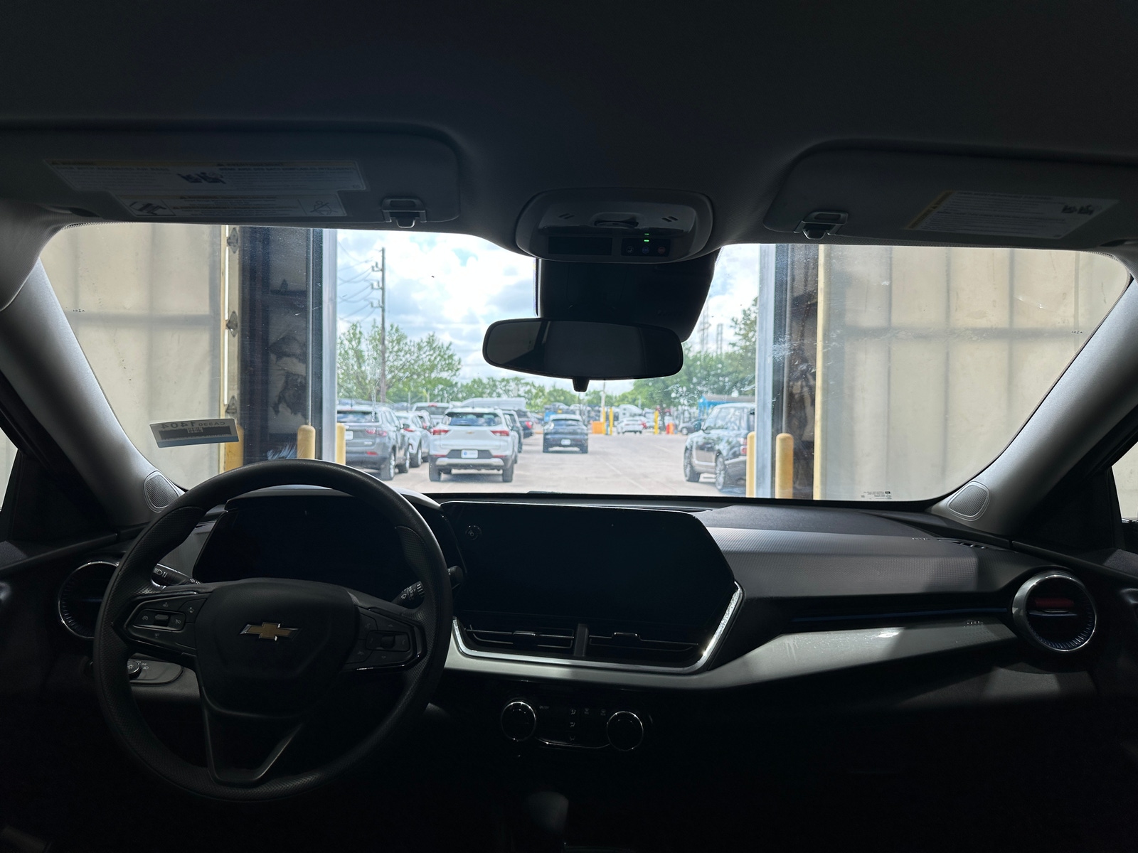 Thumbnail: 2025 Chevrolet Trax - 3