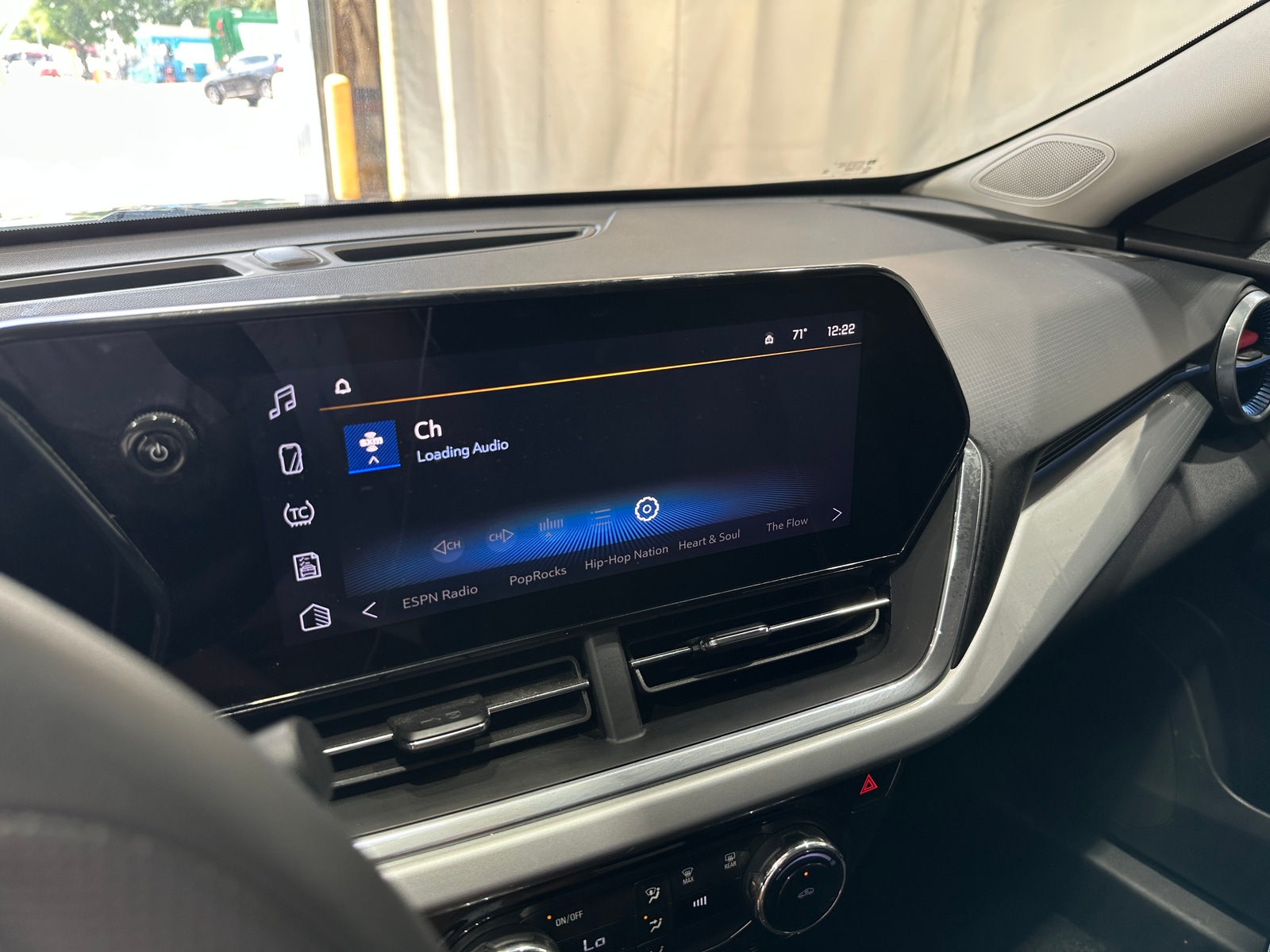 Thumbnail: 2025 Chevrolet Trax - 4