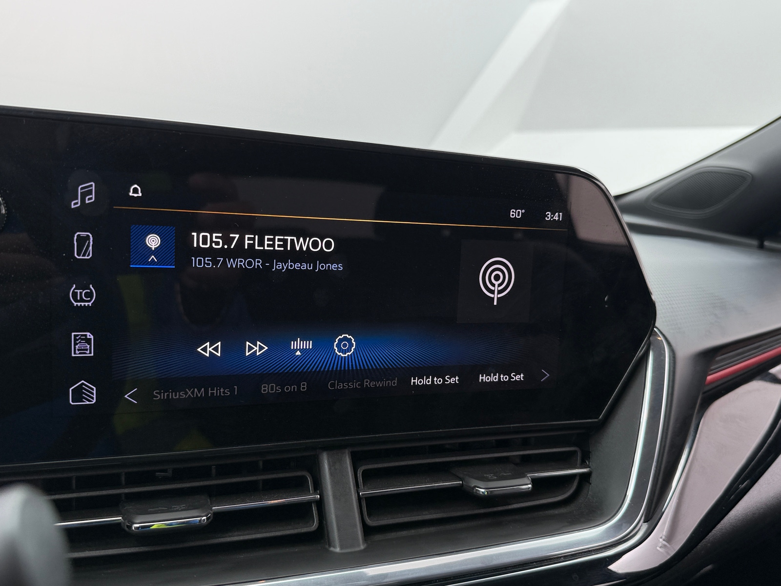 Thumbnail: 2024 Chevrolet Trax - 3