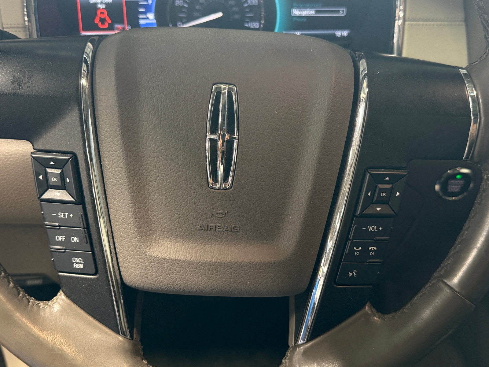 Thumbnail: 2017 Lincoln Navigator L - 4