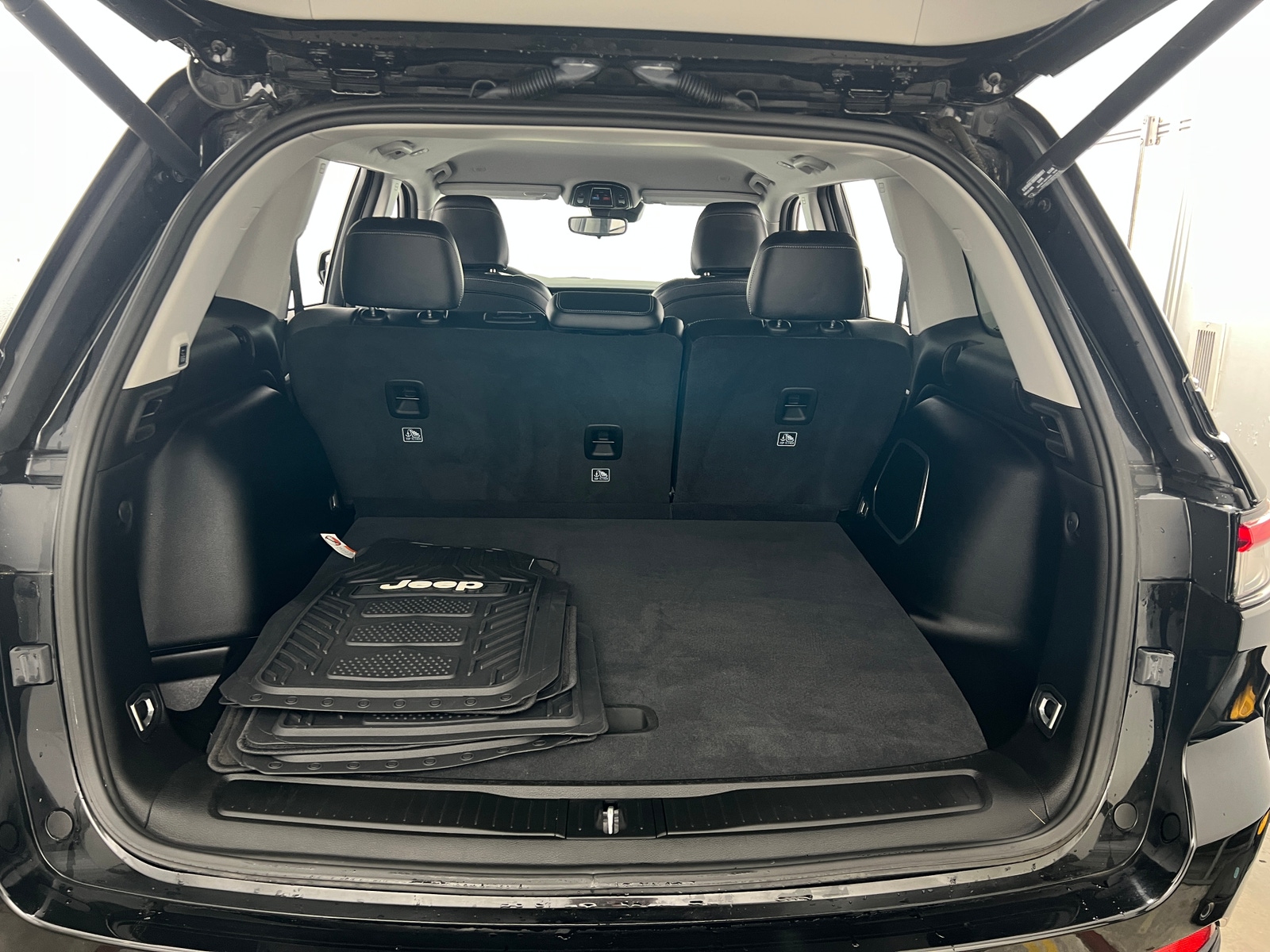 Thumbnail: 2023 Jeep Grand Cherokee - 6