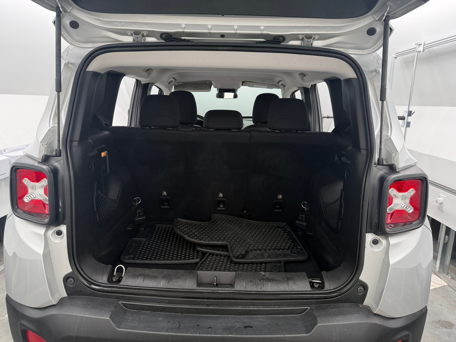 Thumbnail: 2018 Jeep Renegade - 7