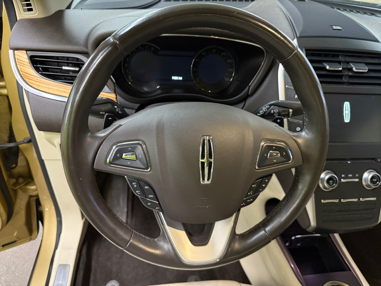 Thumbnail: 2015 Lincoln MKC - 4