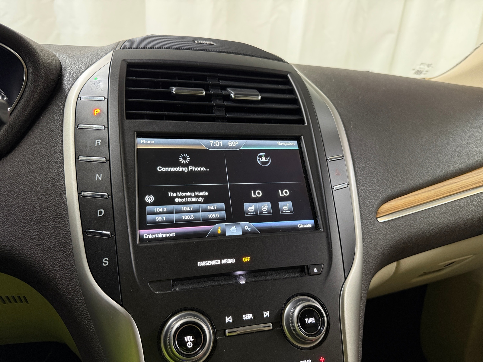 Thumbnail: 2015 Lincoln MKC - 3