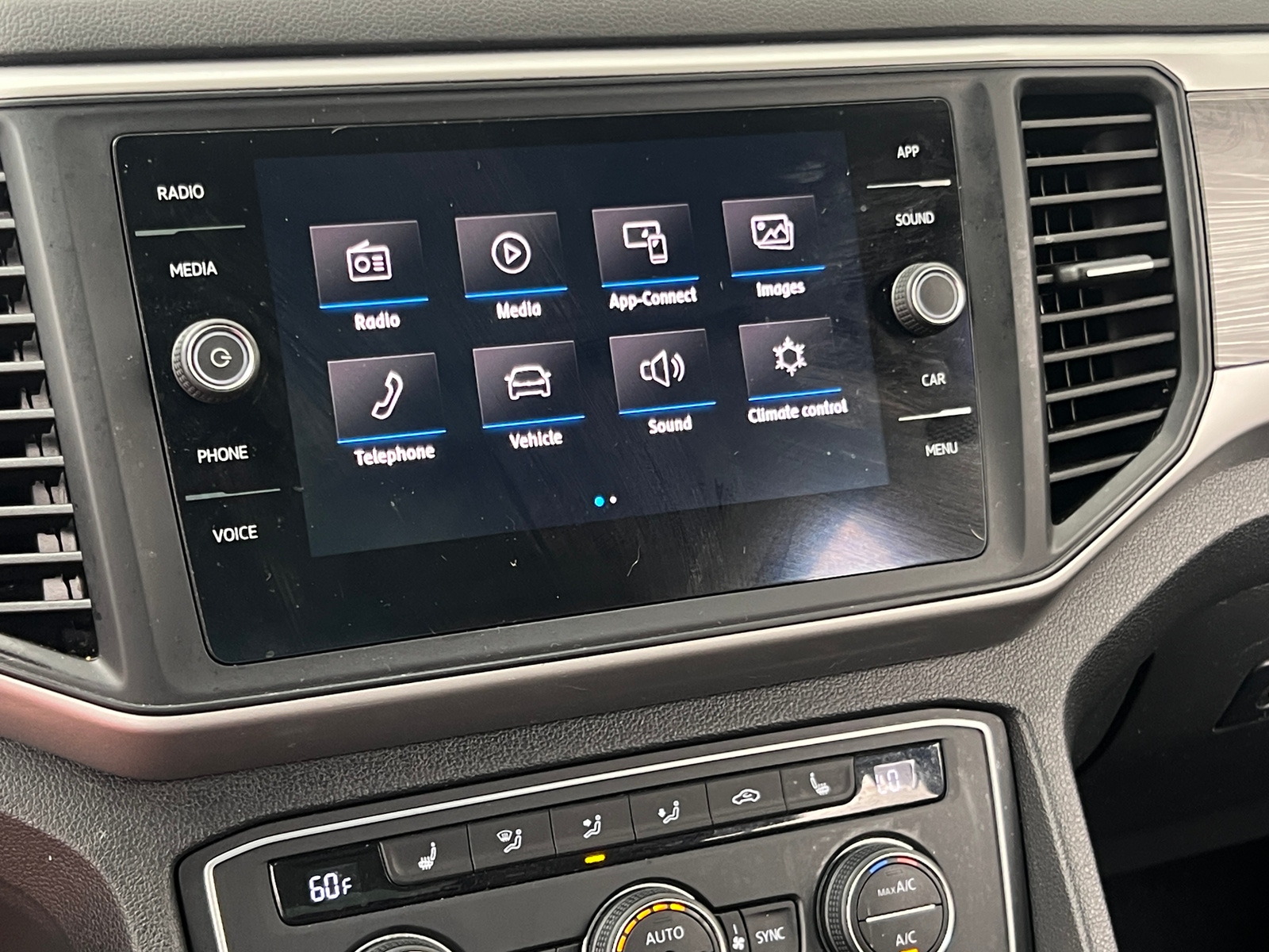 Thumbnail: 2020 Volkswagen Atlas - 3