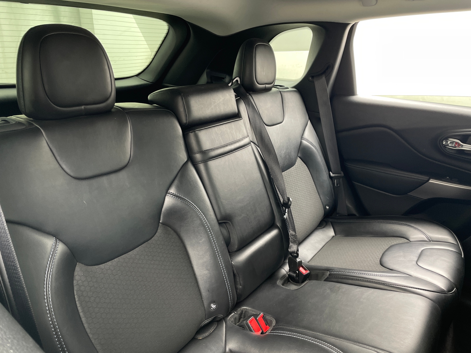 Thumbnail: 2019 Jeep Cherokee - 6