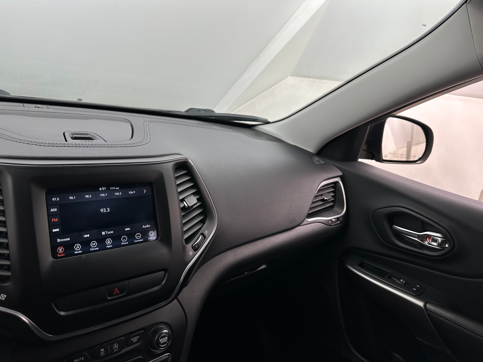 Thumbnail: 2019 Jeep Cherokee - 4