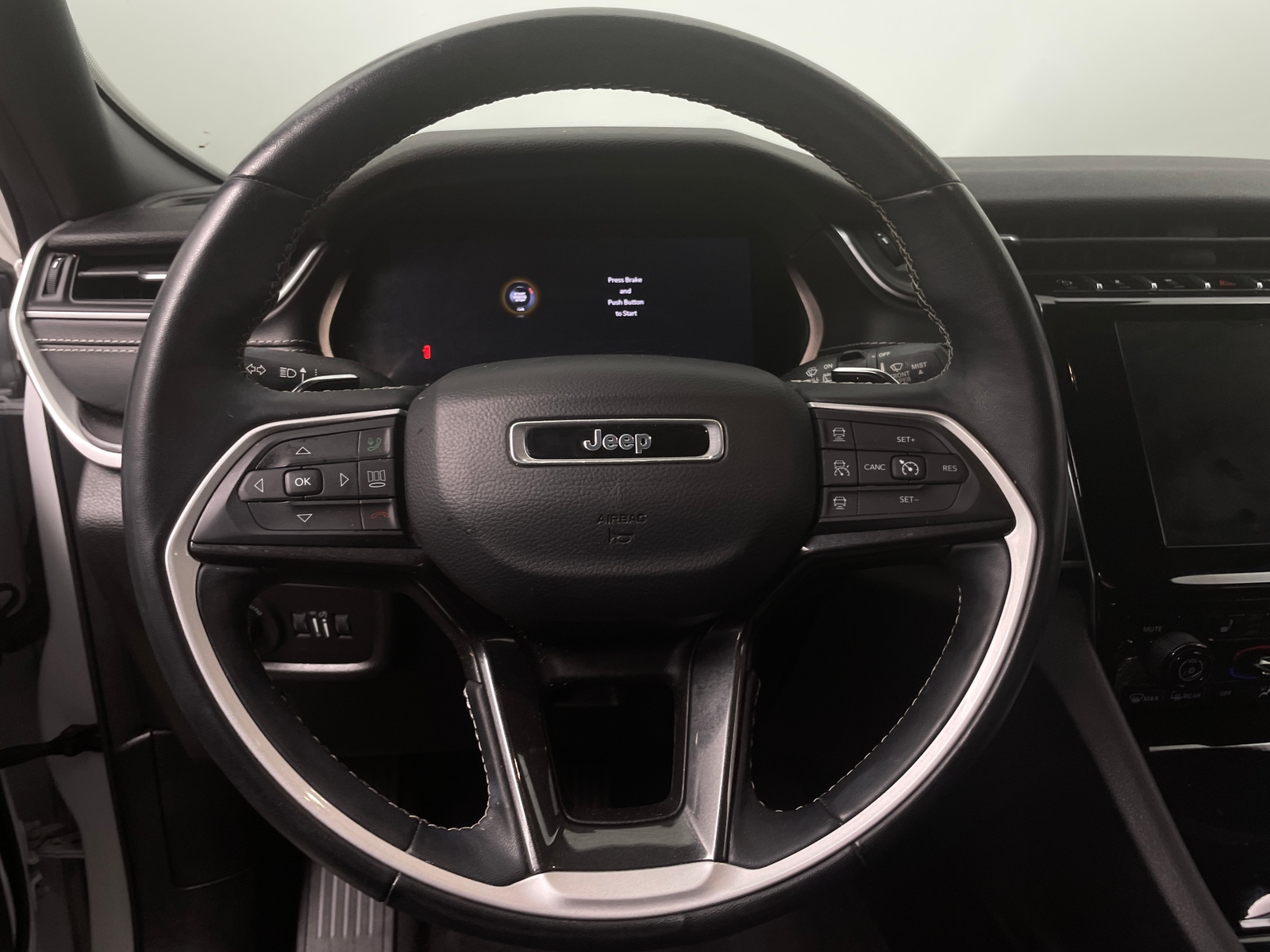 Thumbnail: 2022 Jeep Grand Cherokee L - 4