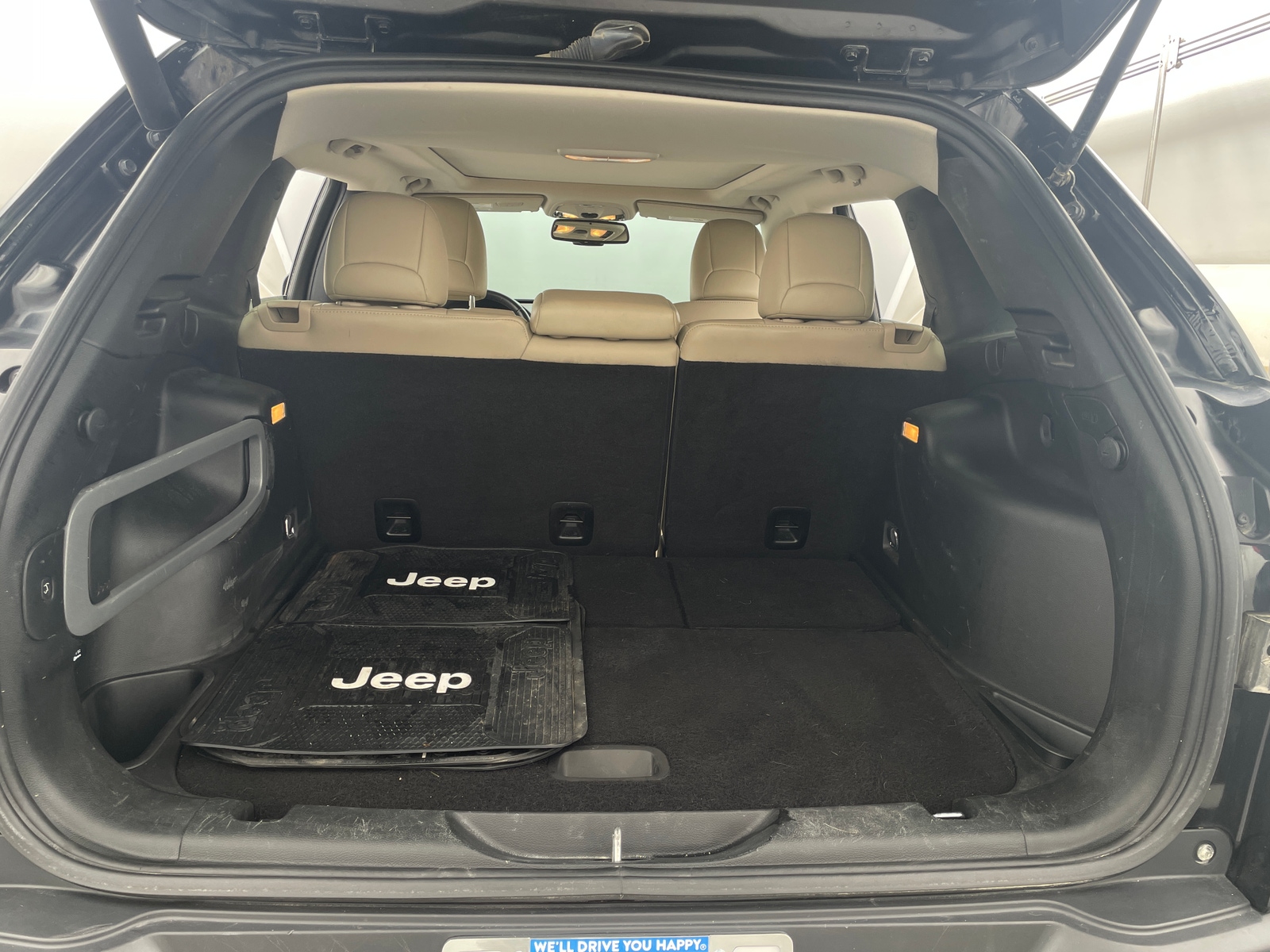 Thumbnail: 2018 Jeep Cherokee - 6